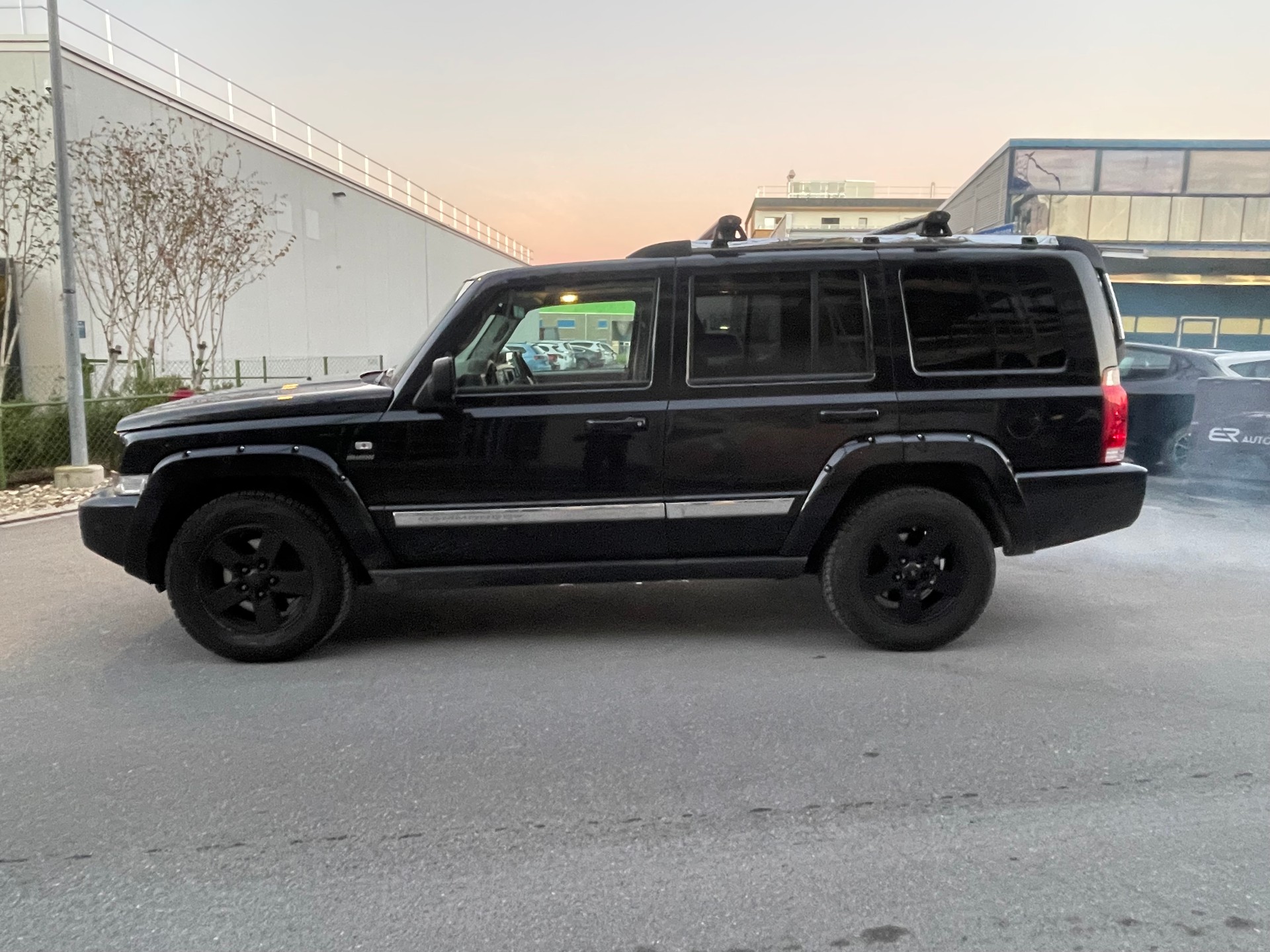 JEEP Commander 3.0 CRD Limited Automatic-image-4
