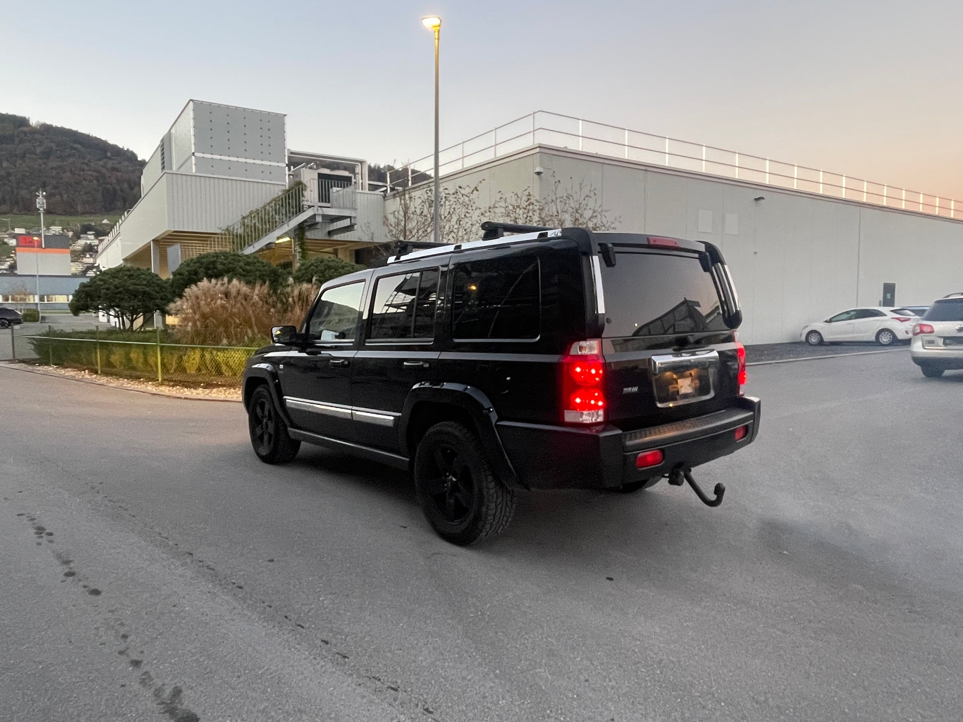 JEEP Commander 3.0 CRD Limited Automatic-image-2
