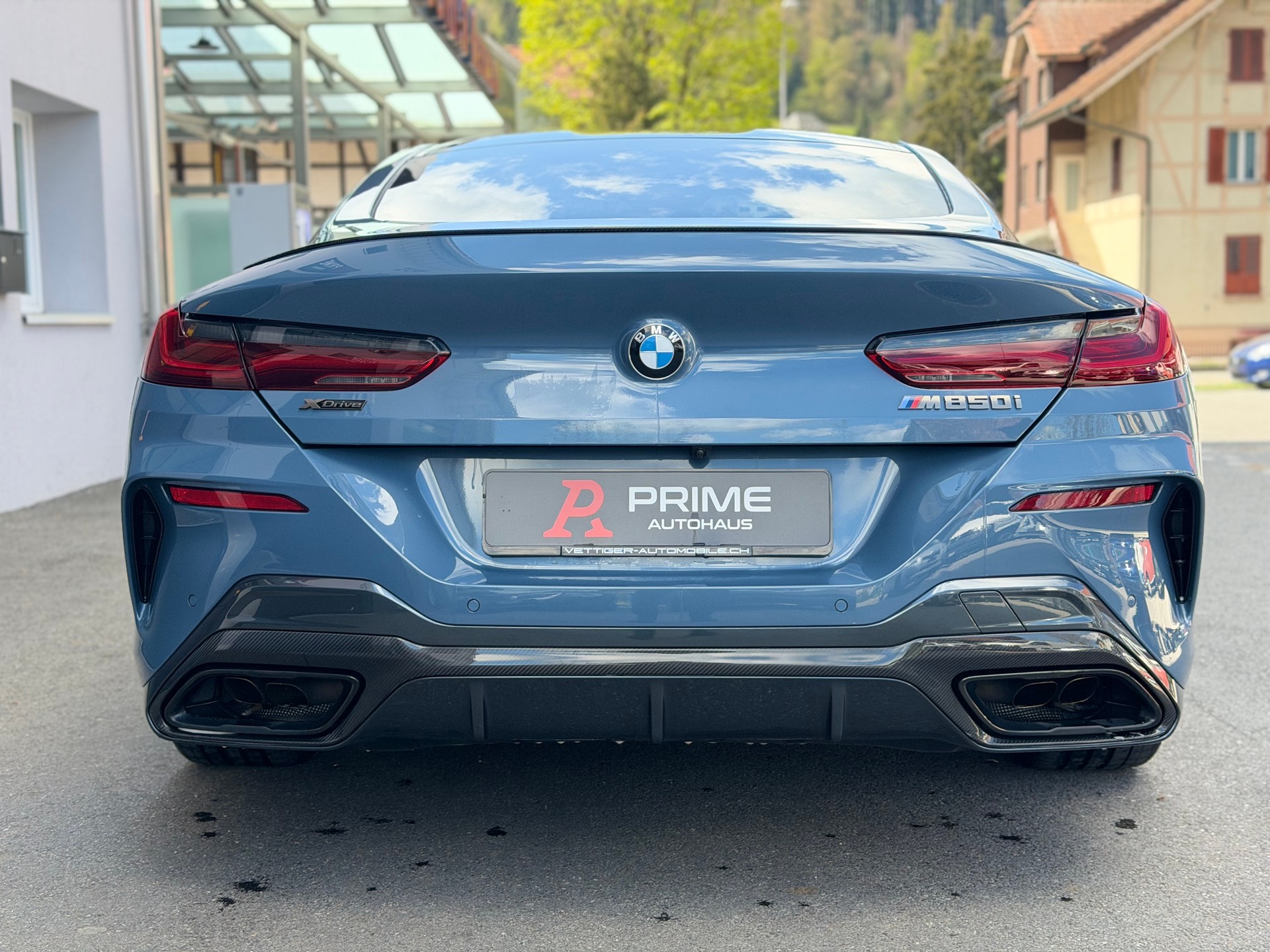BMW M850i xDrive First Edition Steptronic-showroom-element-2