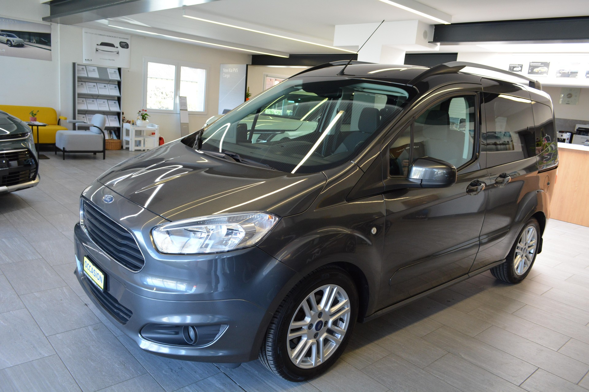 FORD Tourneo Courier 1.0 EcoB 100 Titanium-image-3
