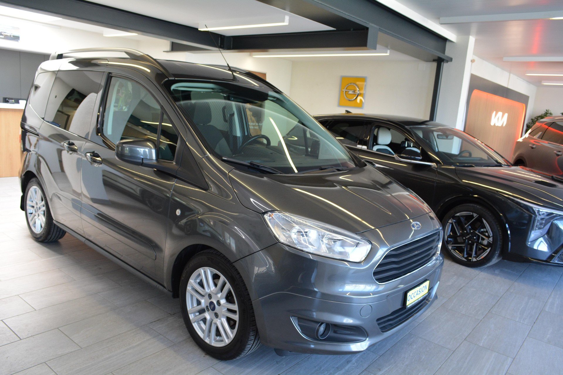 FORD Tourneo Courier 1.0 EcoB 100 Titanium-image-5