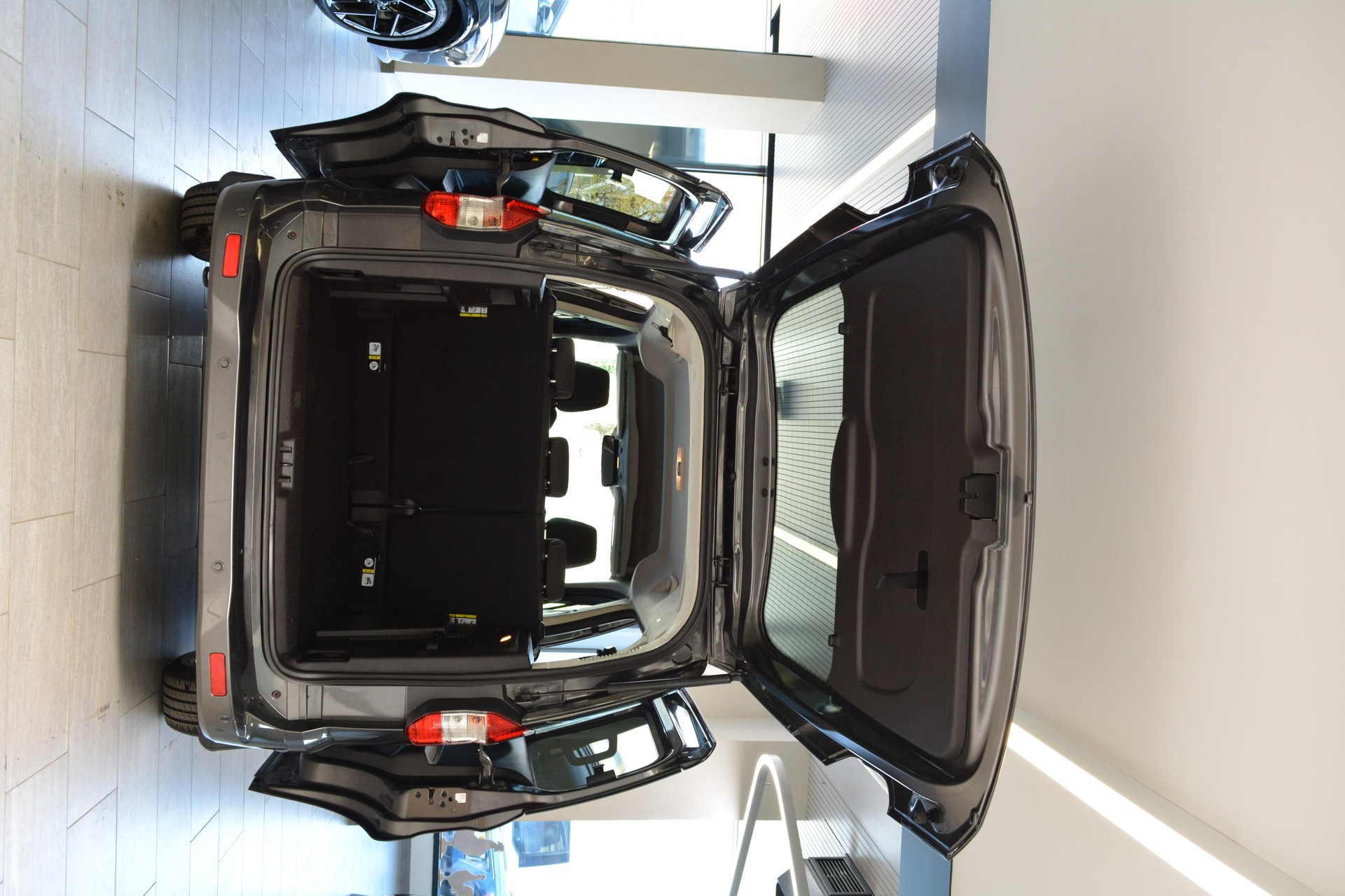 FORD Tourneo Courier 1.0 EcoB 100 Titanium-image-15