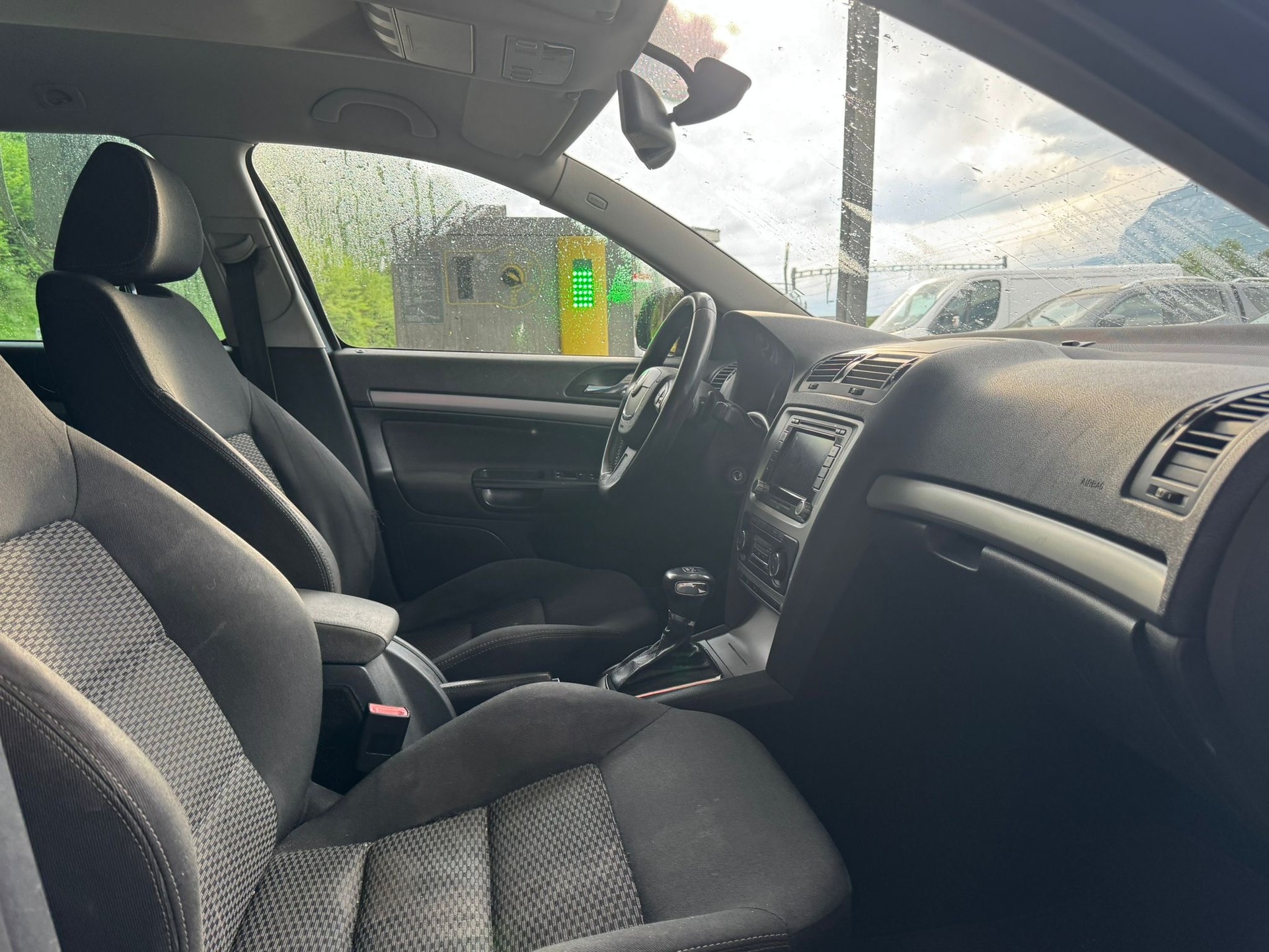 SKODA Octavia Combi 2.0 TDI Swiss Adventure 4x4 DSG-image-6