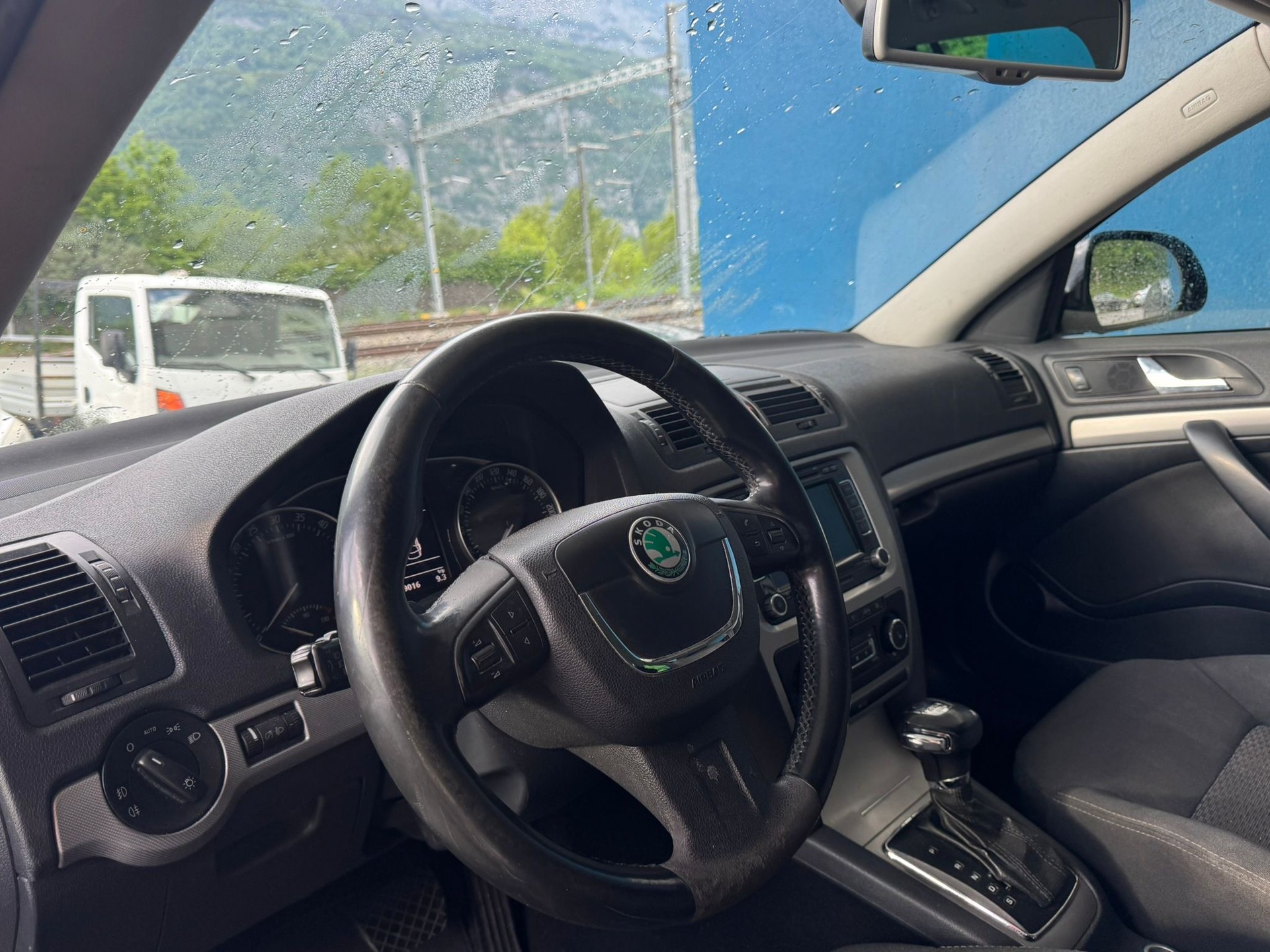 SKODA Octavia Combi 2.0 TDI Swiss Adventure 4x4 DSG-image-14