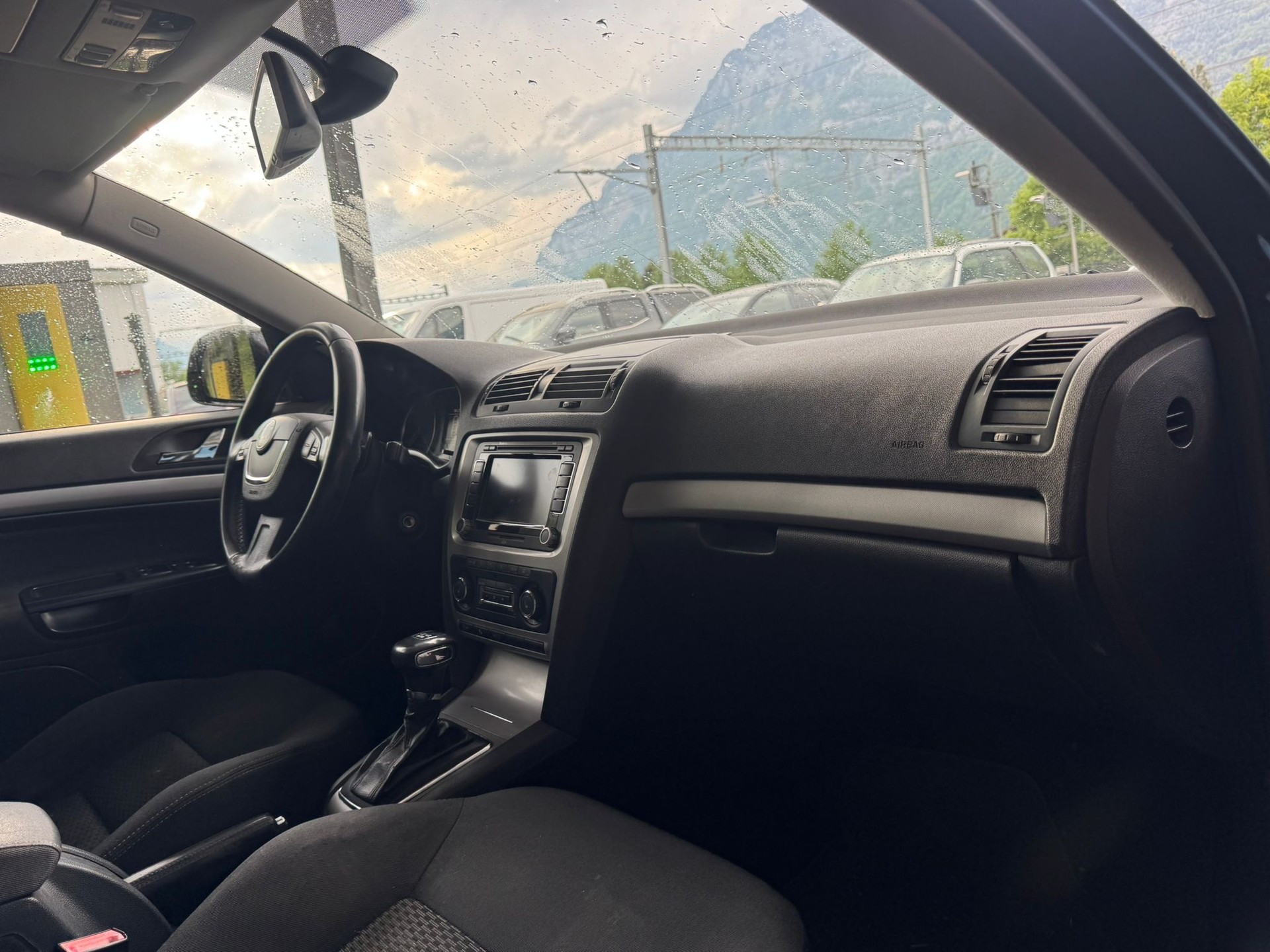SKODA Octavia Combi 2.0 TDI Swiss Adventure 4x4 DSG-image-11