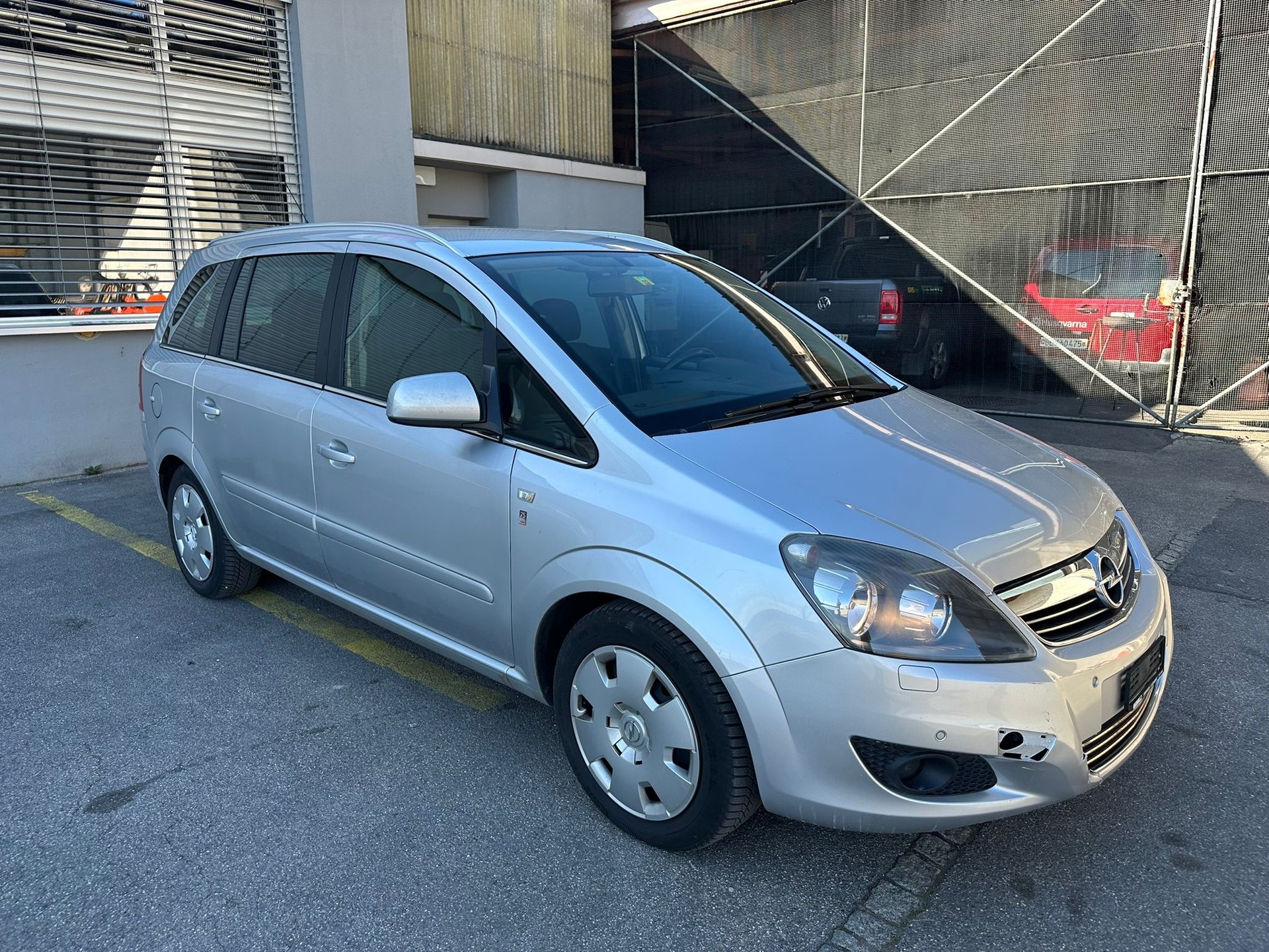 OPEL Zafira 1.9 CDTI Automatic-image-1