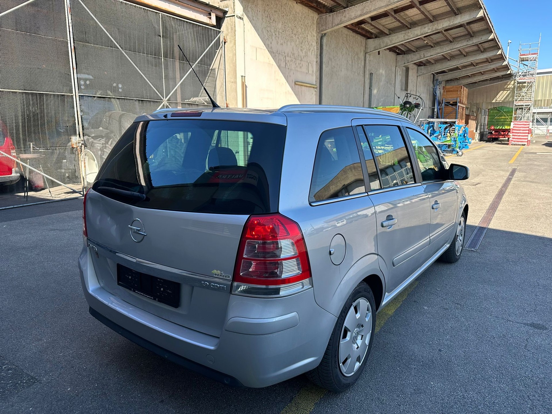 OPEL Zafira 1.9 CDTI Automatic-image-3