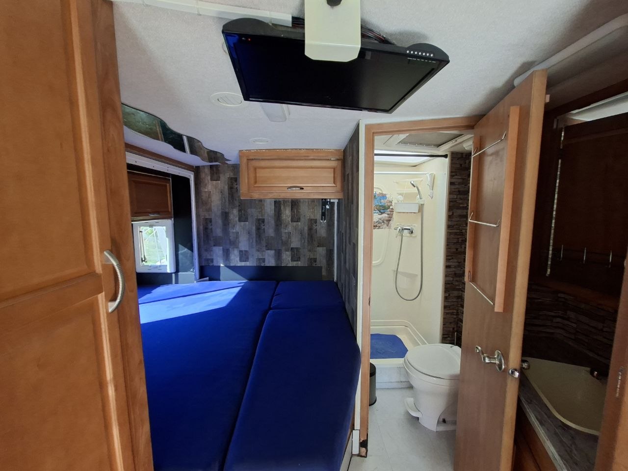 WINNEBAGO Ford Winnebago Aspect Super Duty-image-8