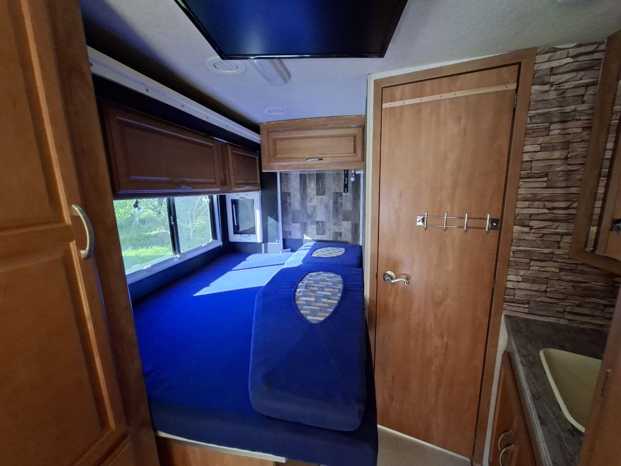 WINNEBAGO Ford Winnebago Aspect Super Duty-image-6