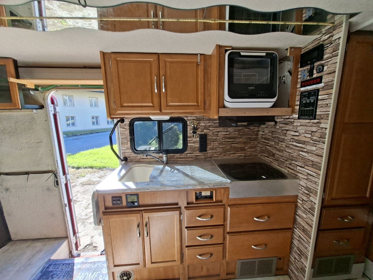WINNEBAGO Ford Winnebago Aspect Super Duty-image-12