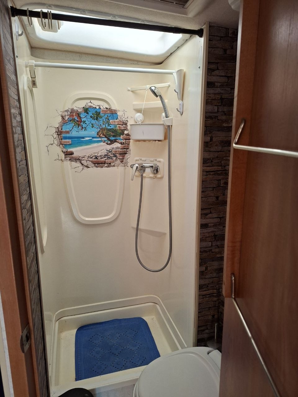WINNEBAGO Ford Winnebago Aspect Super Duty-image-9