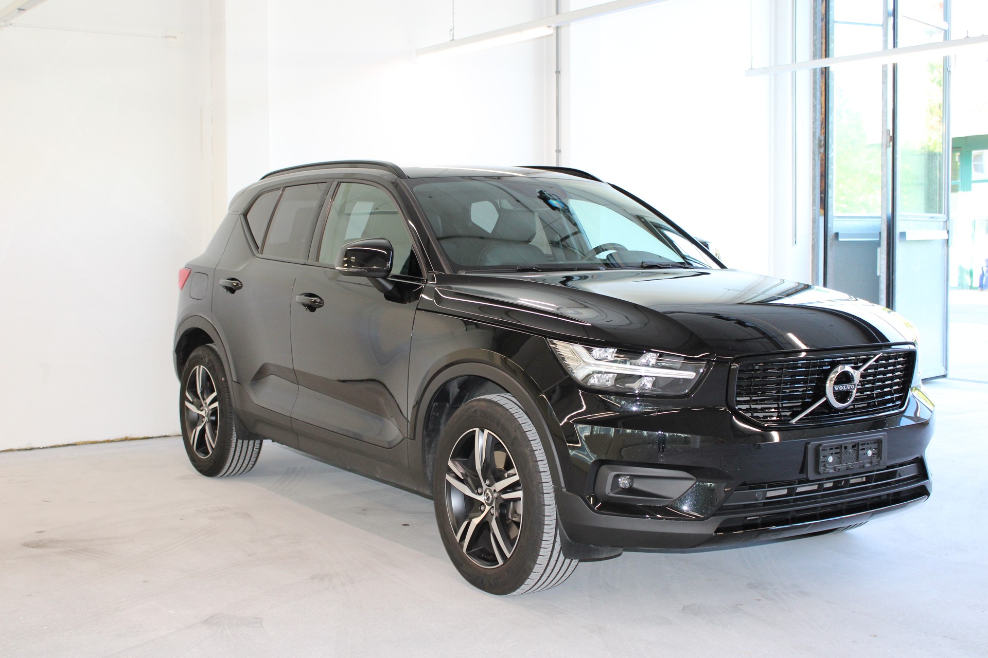 VOLVO XC40 T4 AWD R-Design Geartronic-showroom-element-2