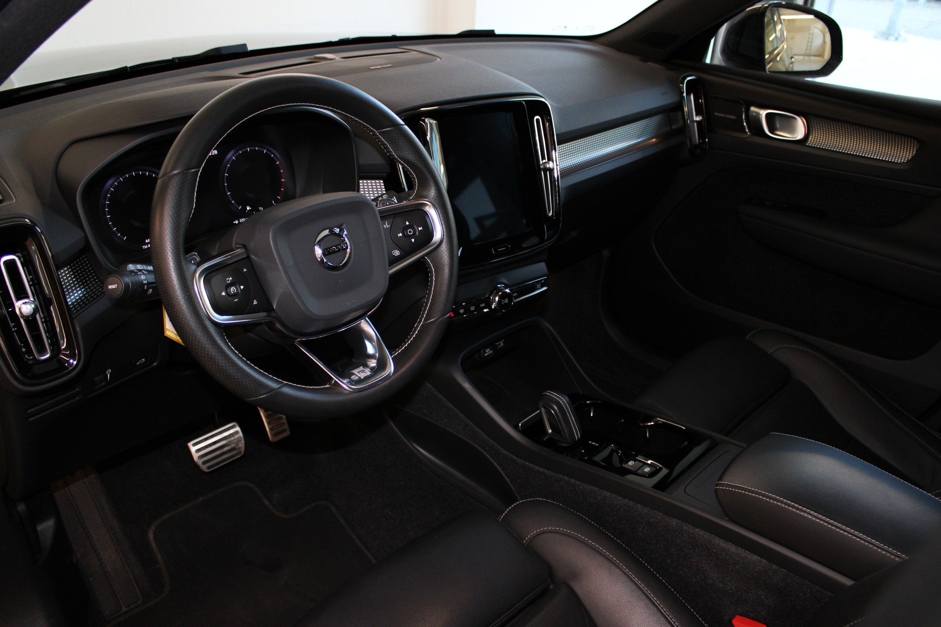 VOLVO XC40 T4 AWD R-Design Geartronic-image-9