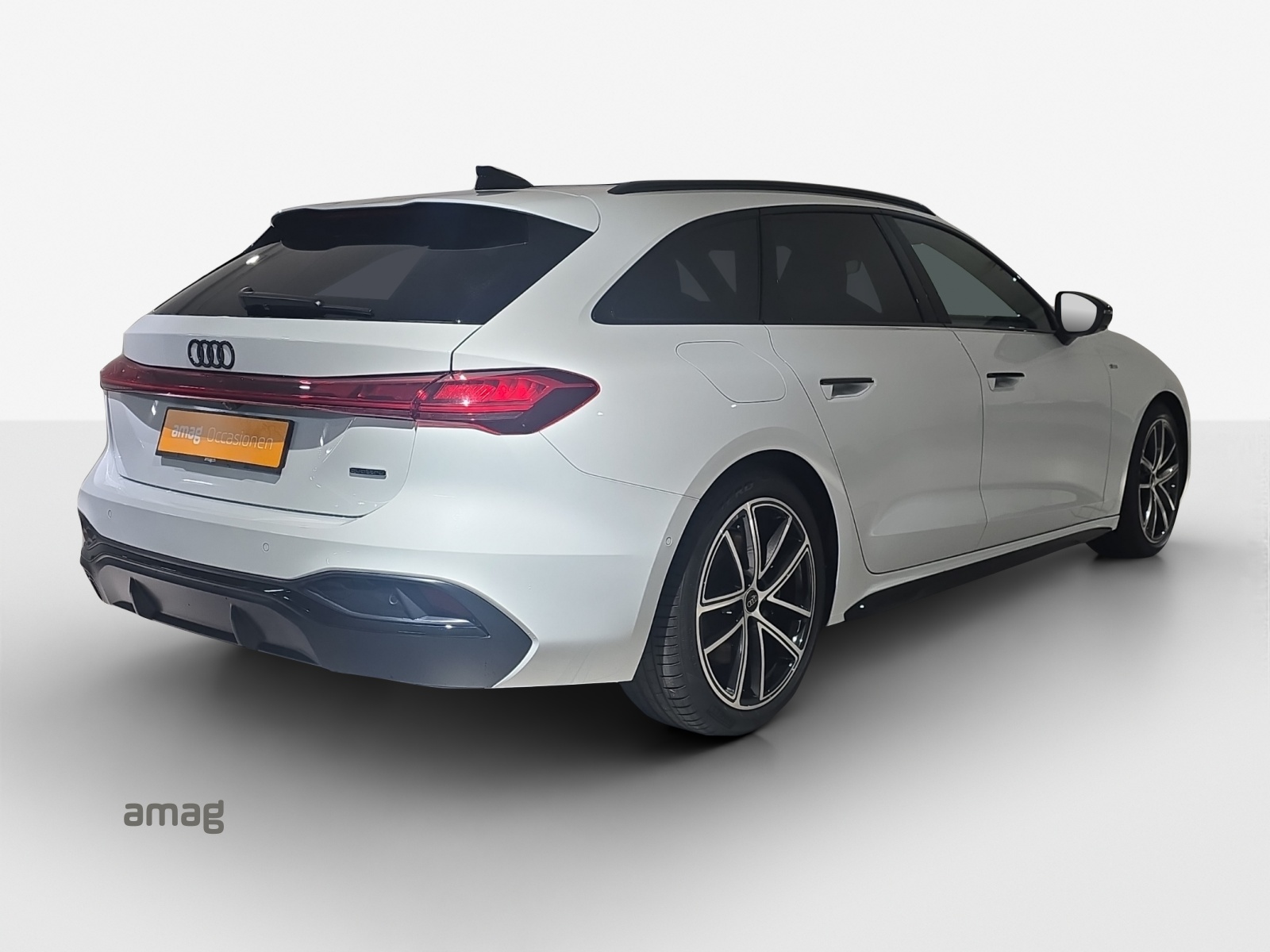 AUDI A5 Avant TDI quattro 150 kW S tronic-image-4