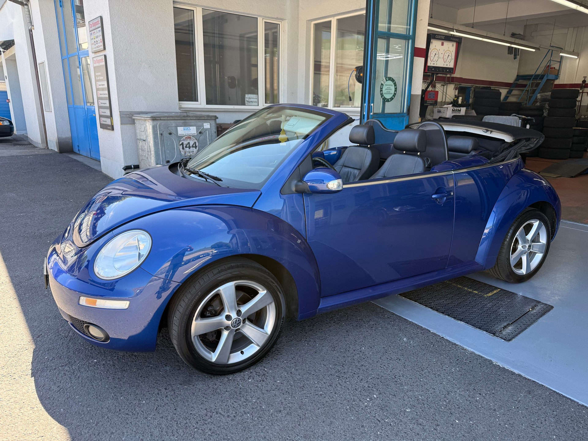 VW Beetle Cabrio 1.8 T-image-0