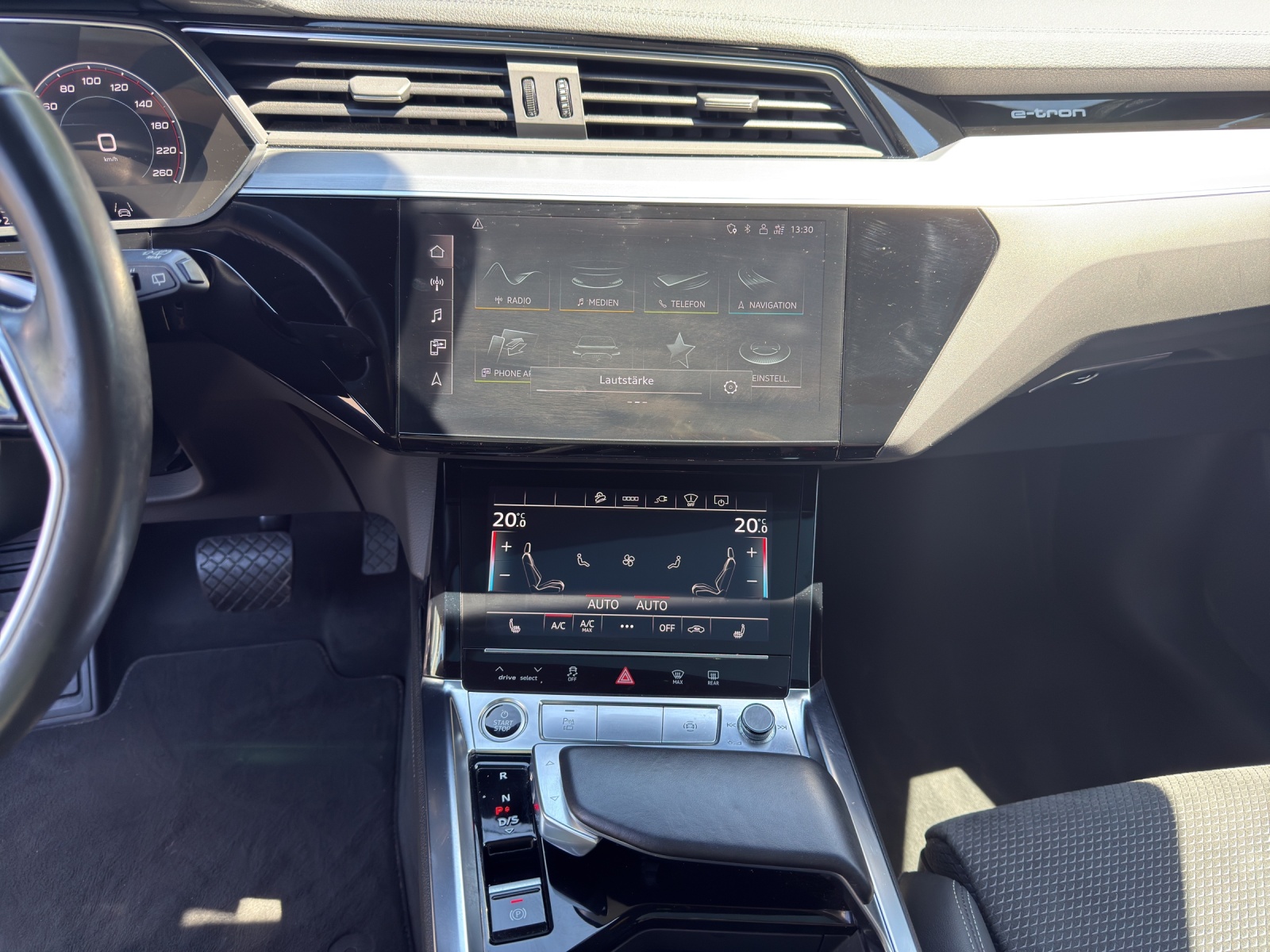 AUDI e-tron 50 S Line quattro-image-11