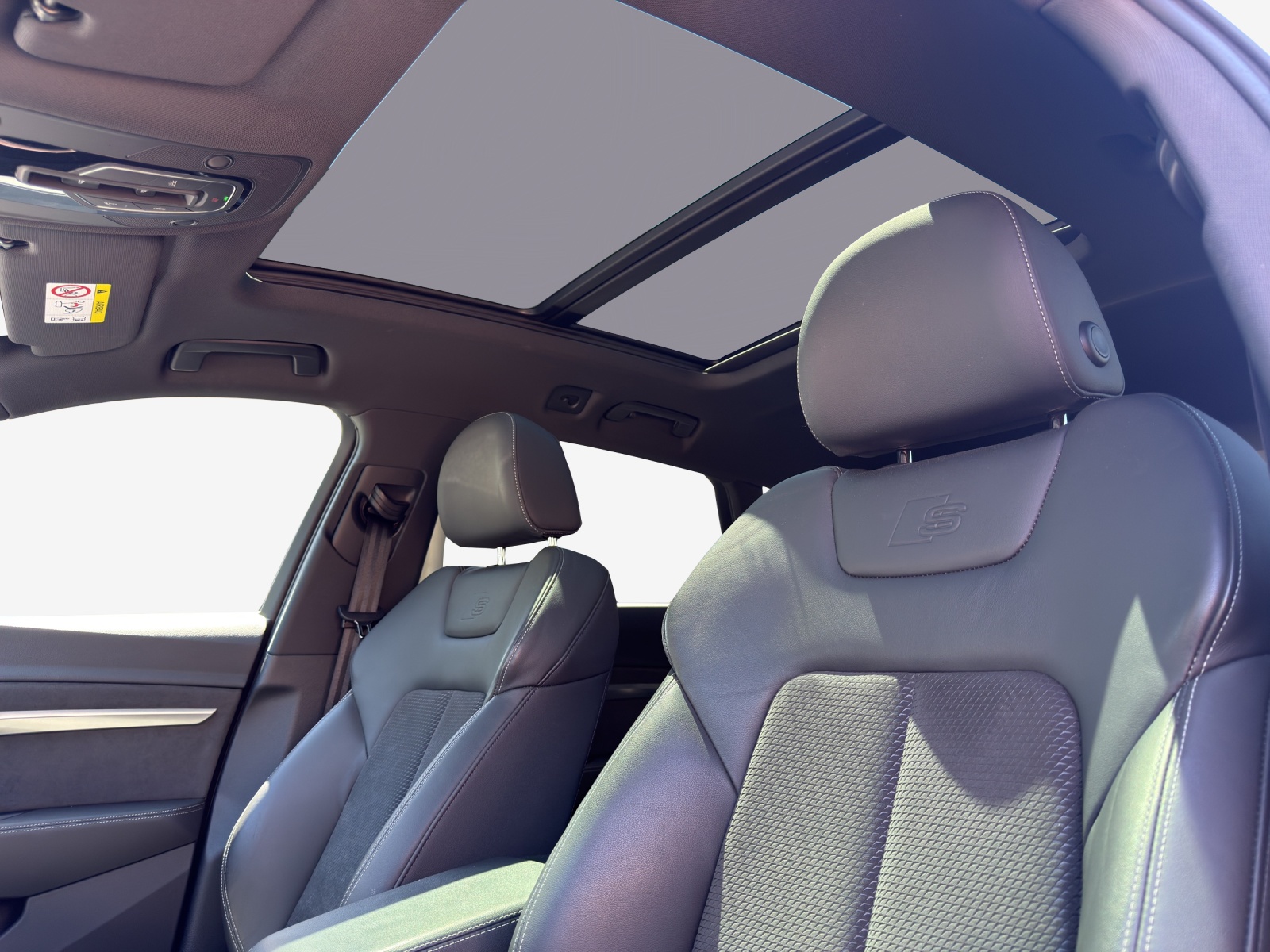 AUDI e-tron 50 S Line quattro-image-15