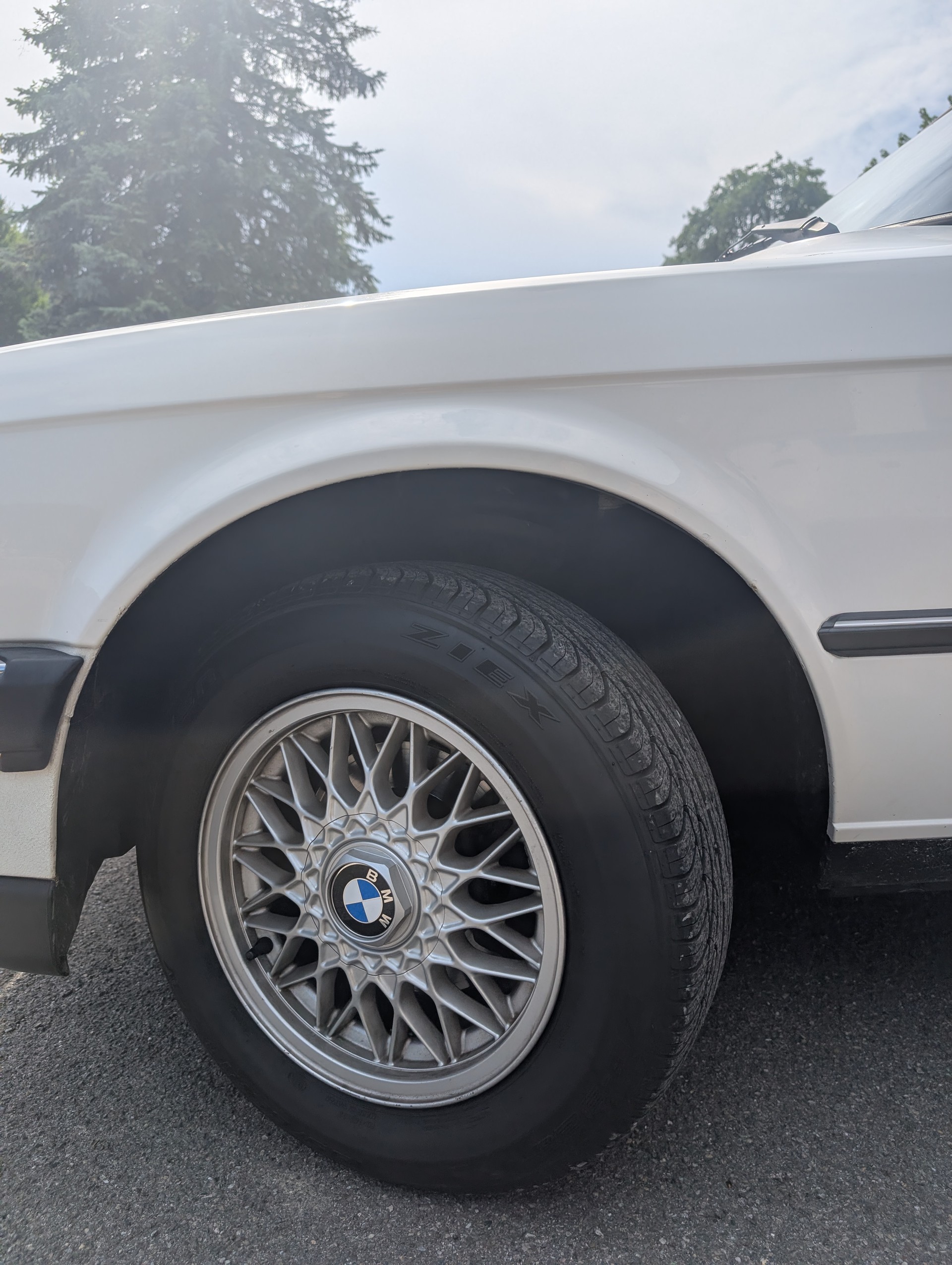 BMW 318i-image-14