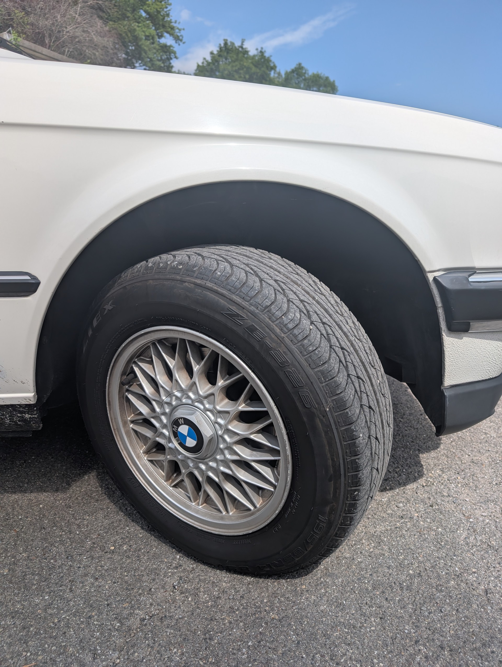 BMW 318i-image-16