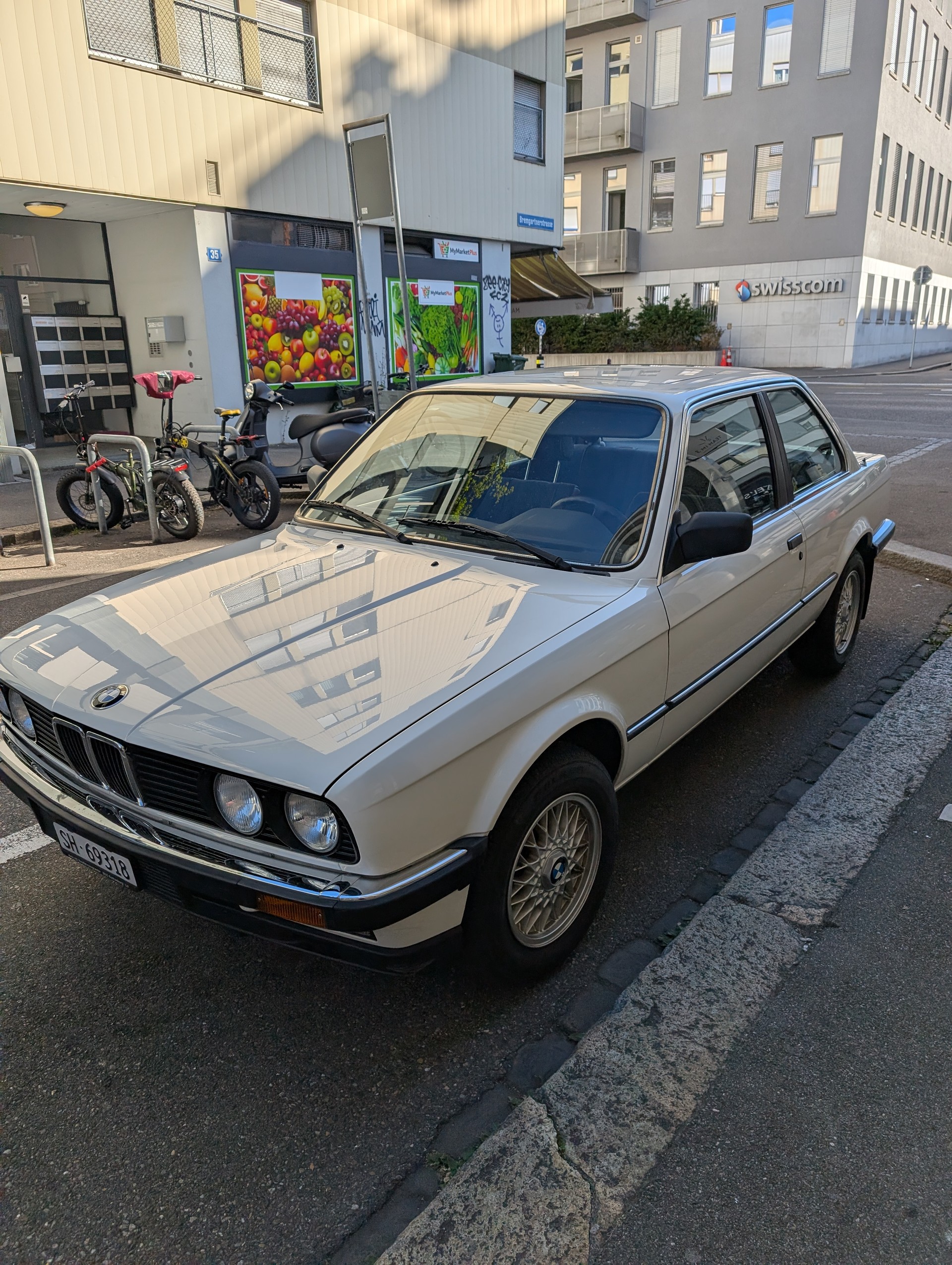 BMW 318i-image-2