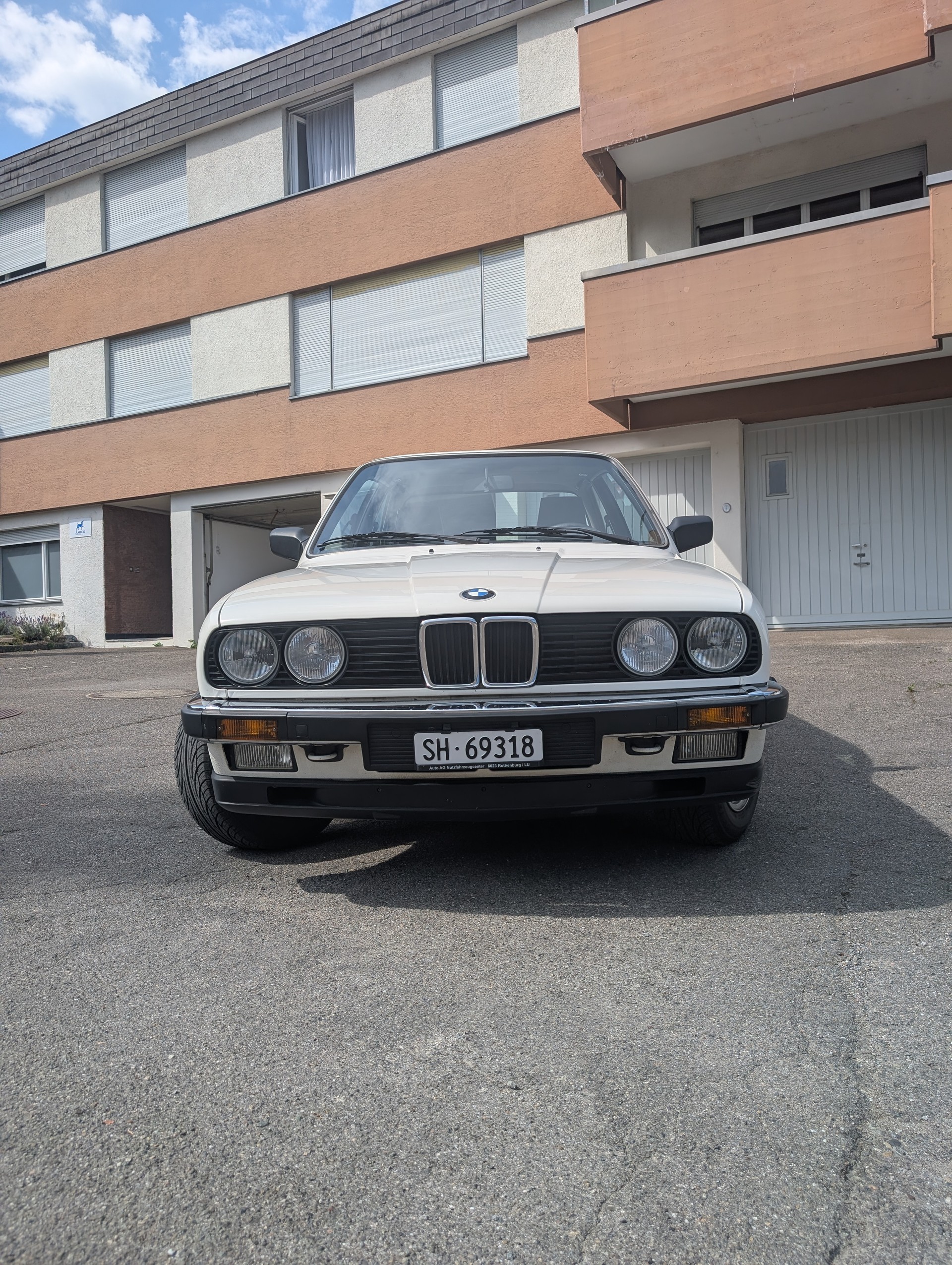 BMW 318i-image-3