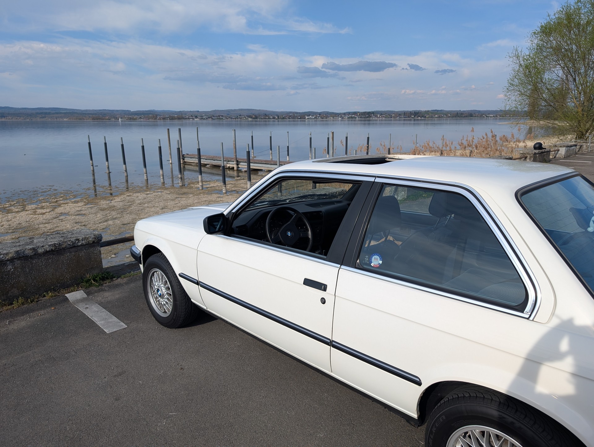 BMW 318i-image-1