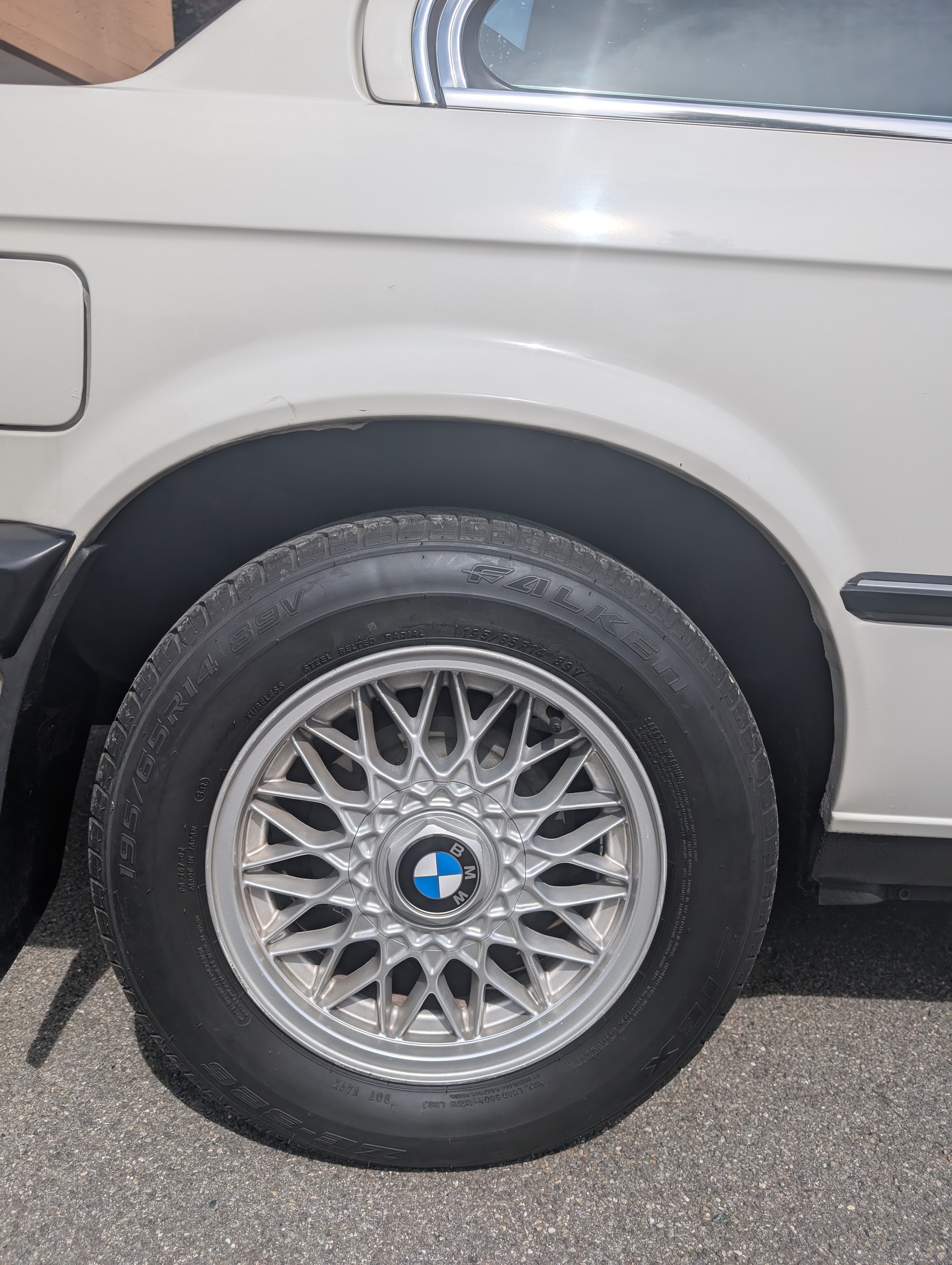 BMW 318i-image-17