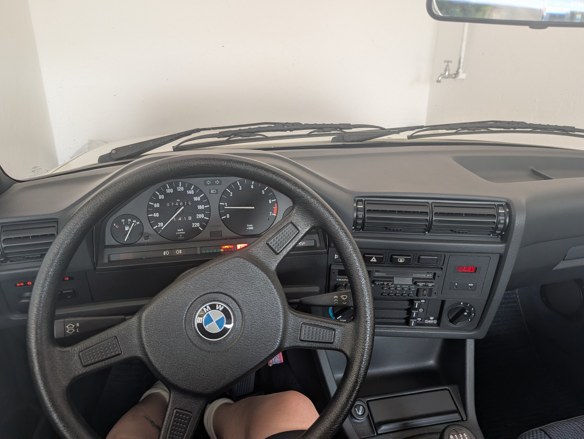 BMW 318i-image-9