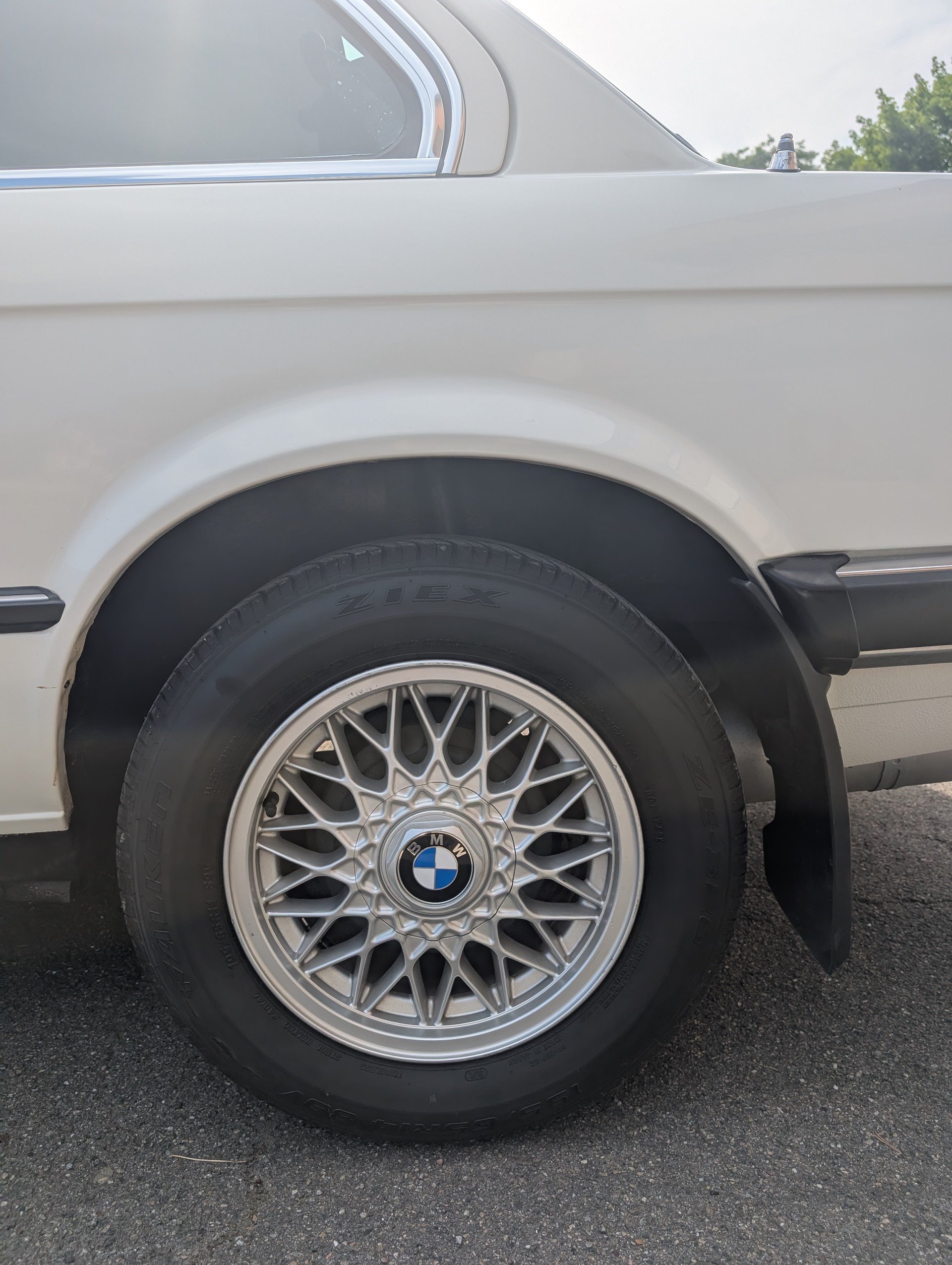 BMW 318i-image-15