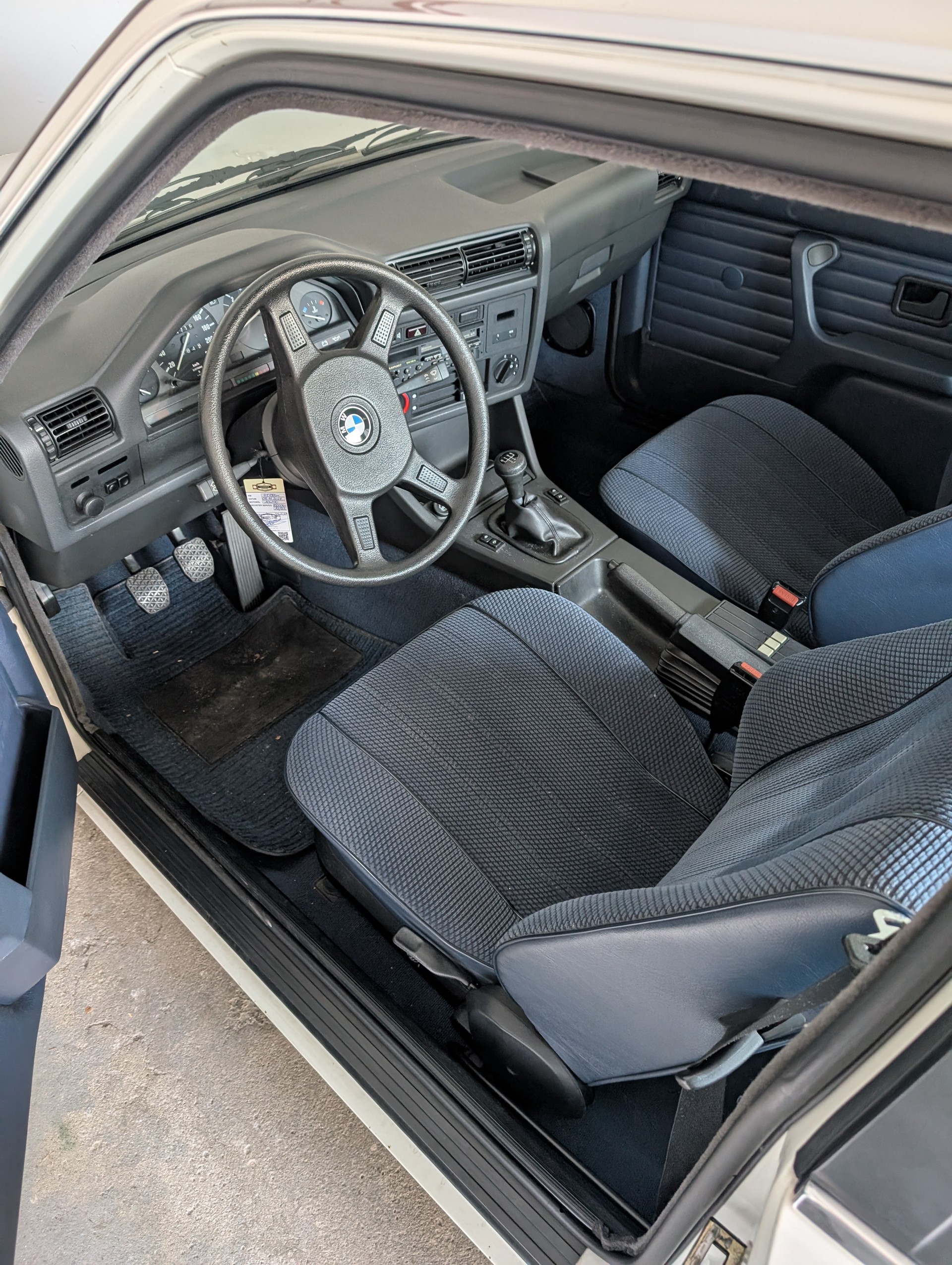 BMW 318i-image-10