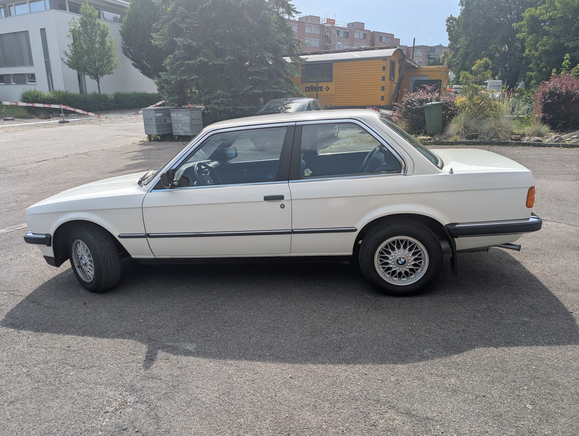 BMW 318i-image-4