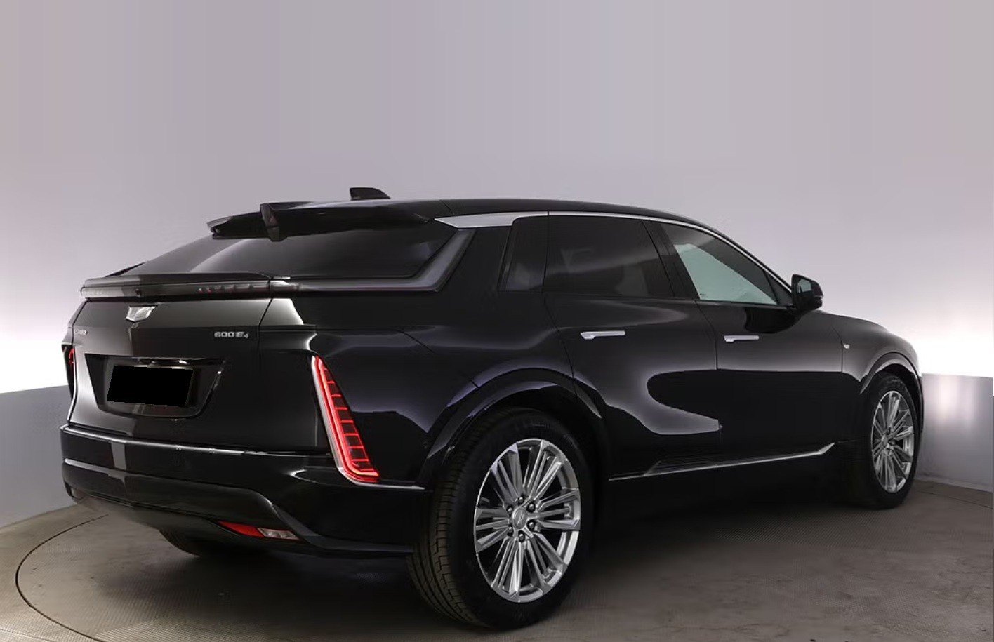 CADILLAC Lyriq Luxury 102 kWh-showroom-element-3