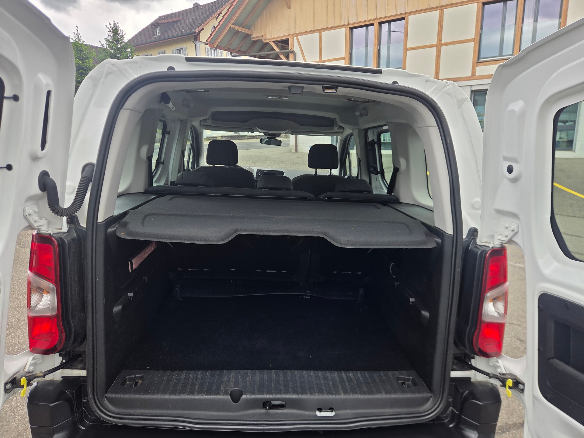 CITROEN Berlingo 1.5 BlueHDi 5 Plätze Shine-image-10