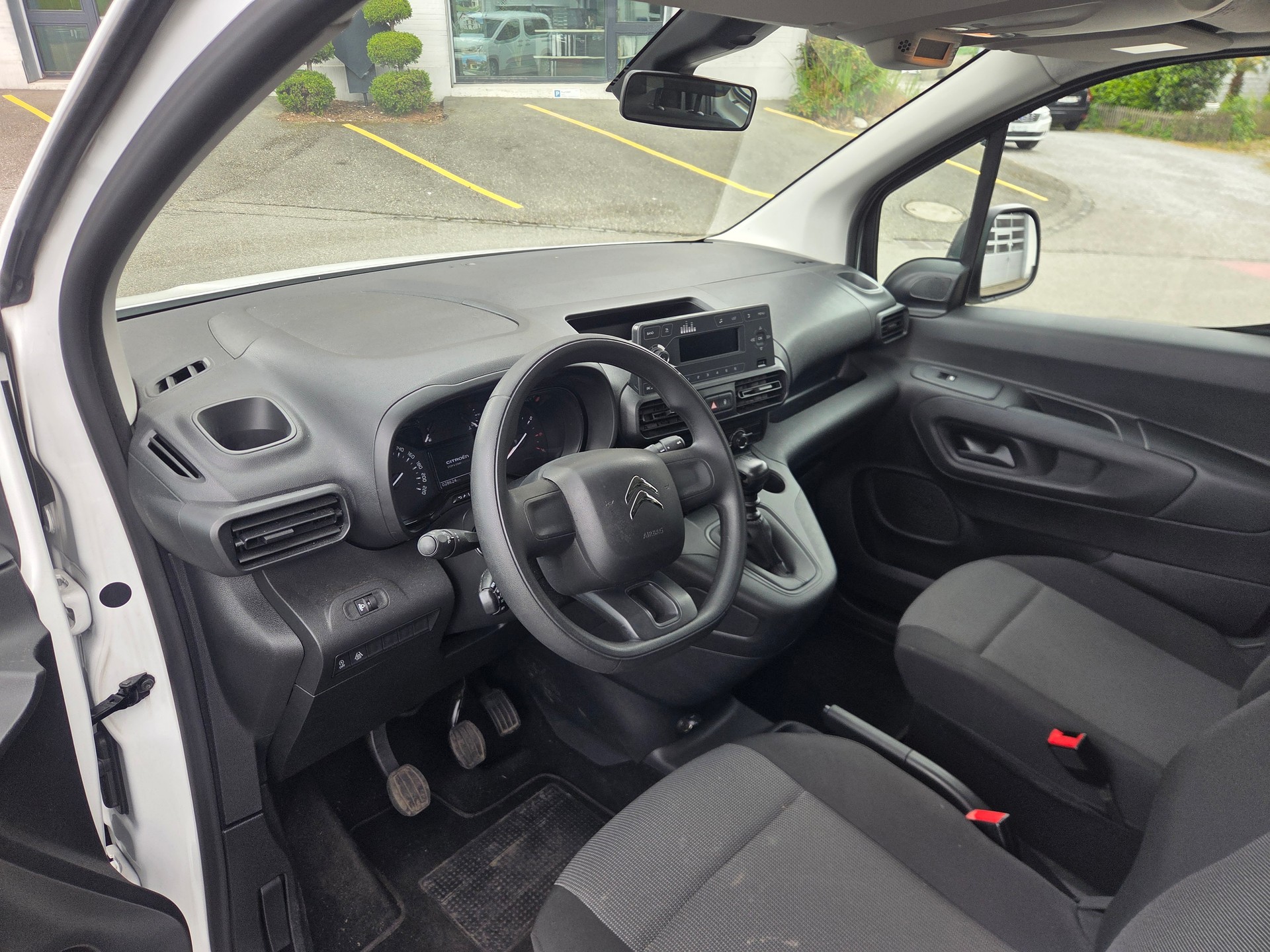 CITROEN Berlingo 1.5 BlueHDi 5 Plätze Shine-image-11