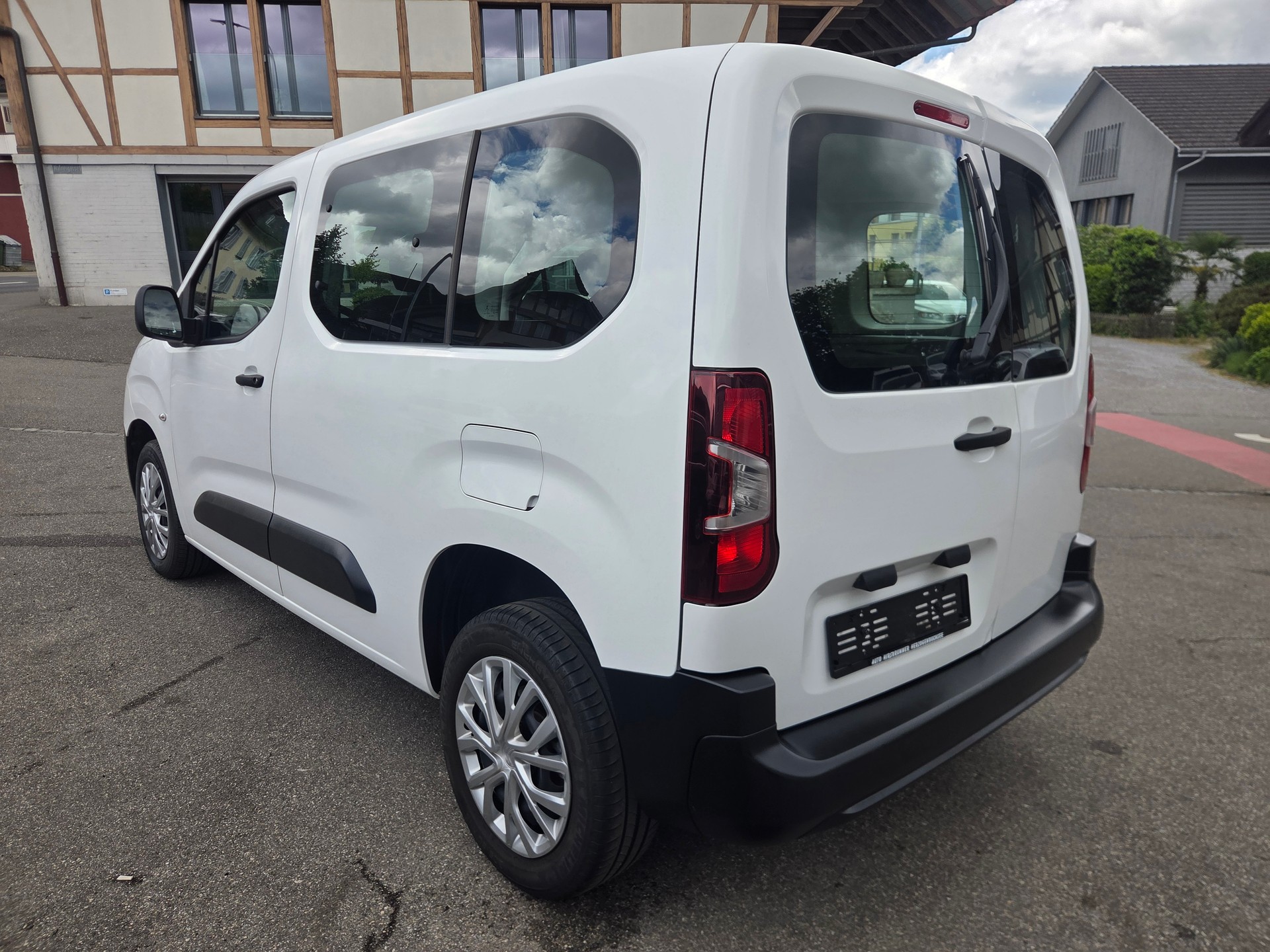 CITROEN Berlingo 1.5 BlueHDi 5 Plätze Shine-image-5