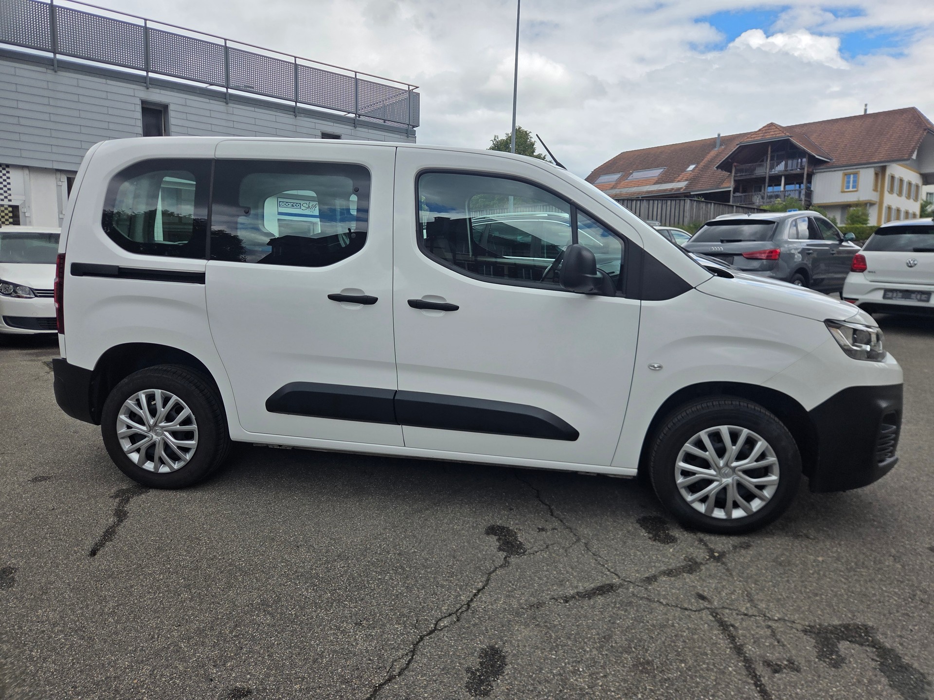 CITROEN Berlingo 1.5 BlueHDi 5 Plätze Shine-image-9