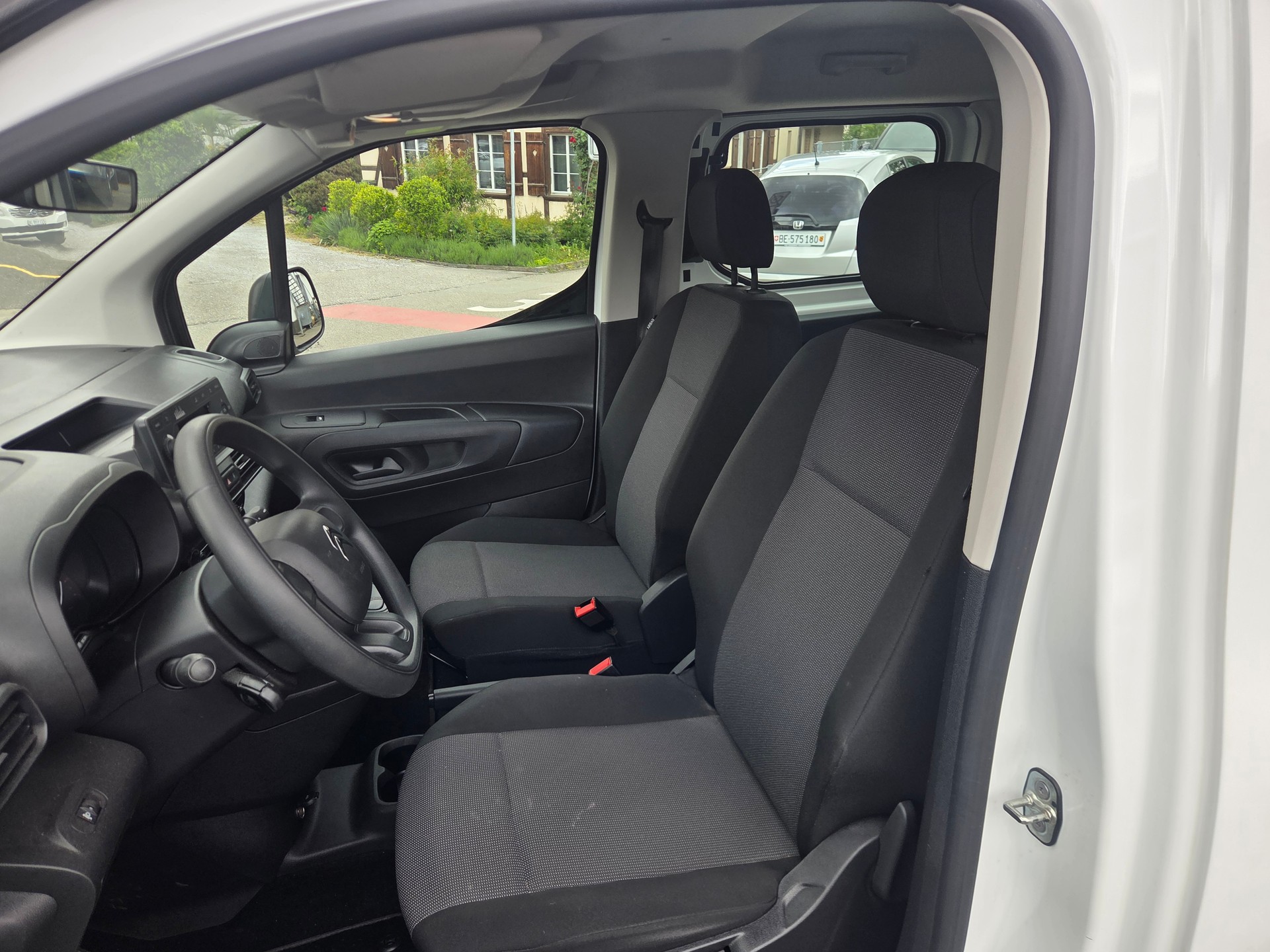 CITROEN Berlingo 1.5 BlueHDi 5 Plätze Shine-image-12