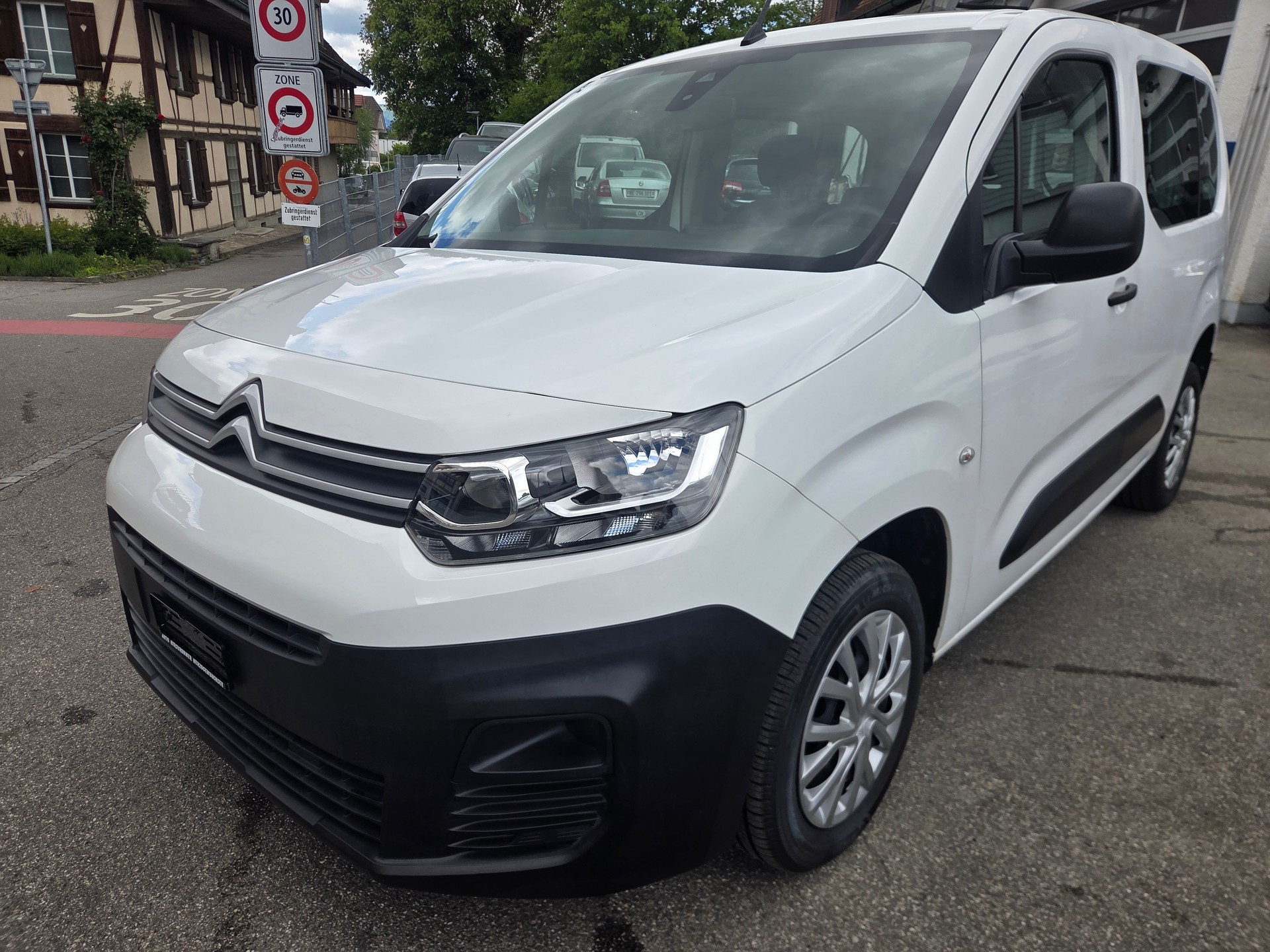 CITROEN Berlingo 1.5 BlueHDi 5 Plätze Shine-image-2