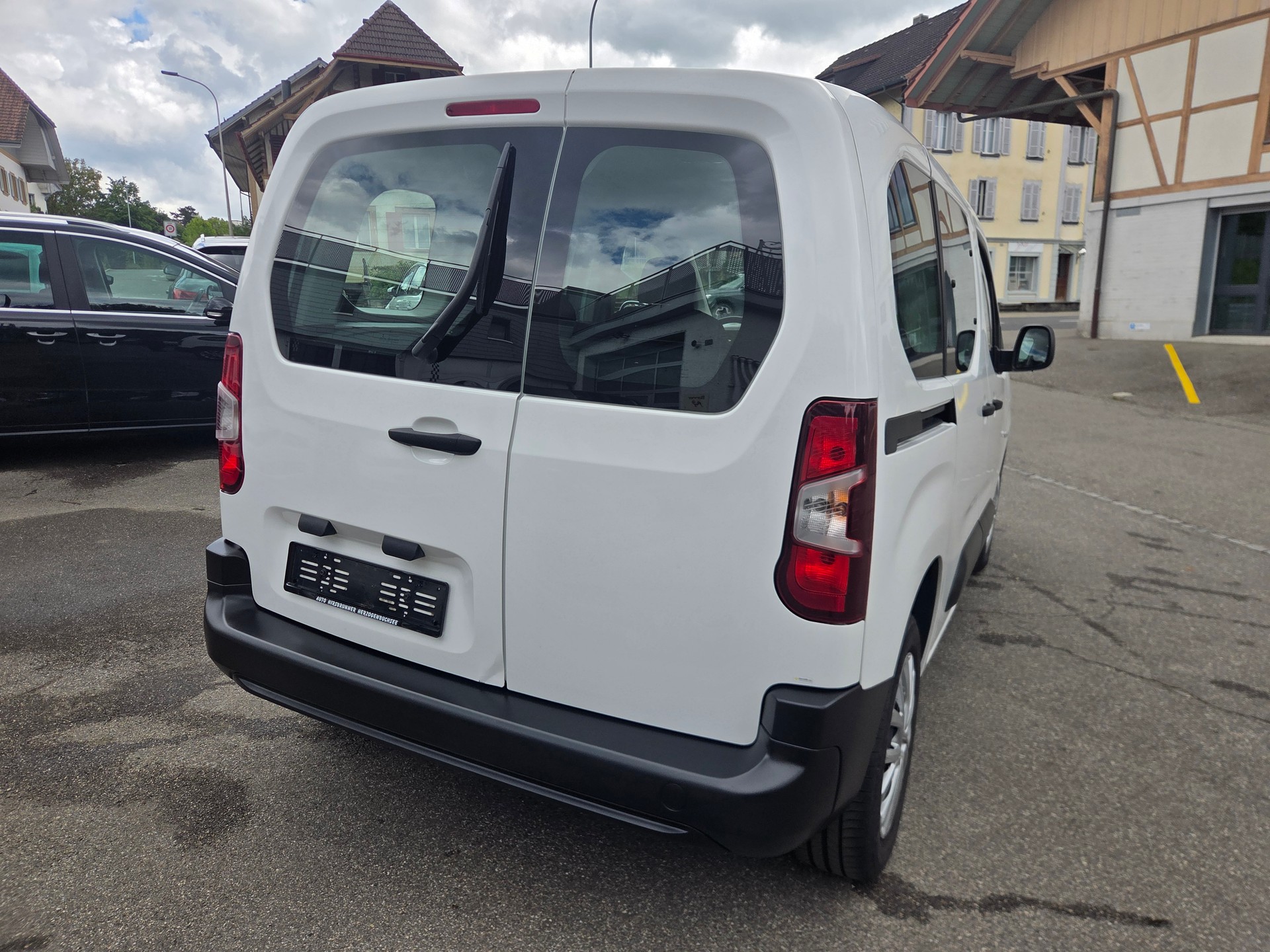 CITROEN Berlingo 1.5 BlueHDi 5 Plätze Shine-image-6