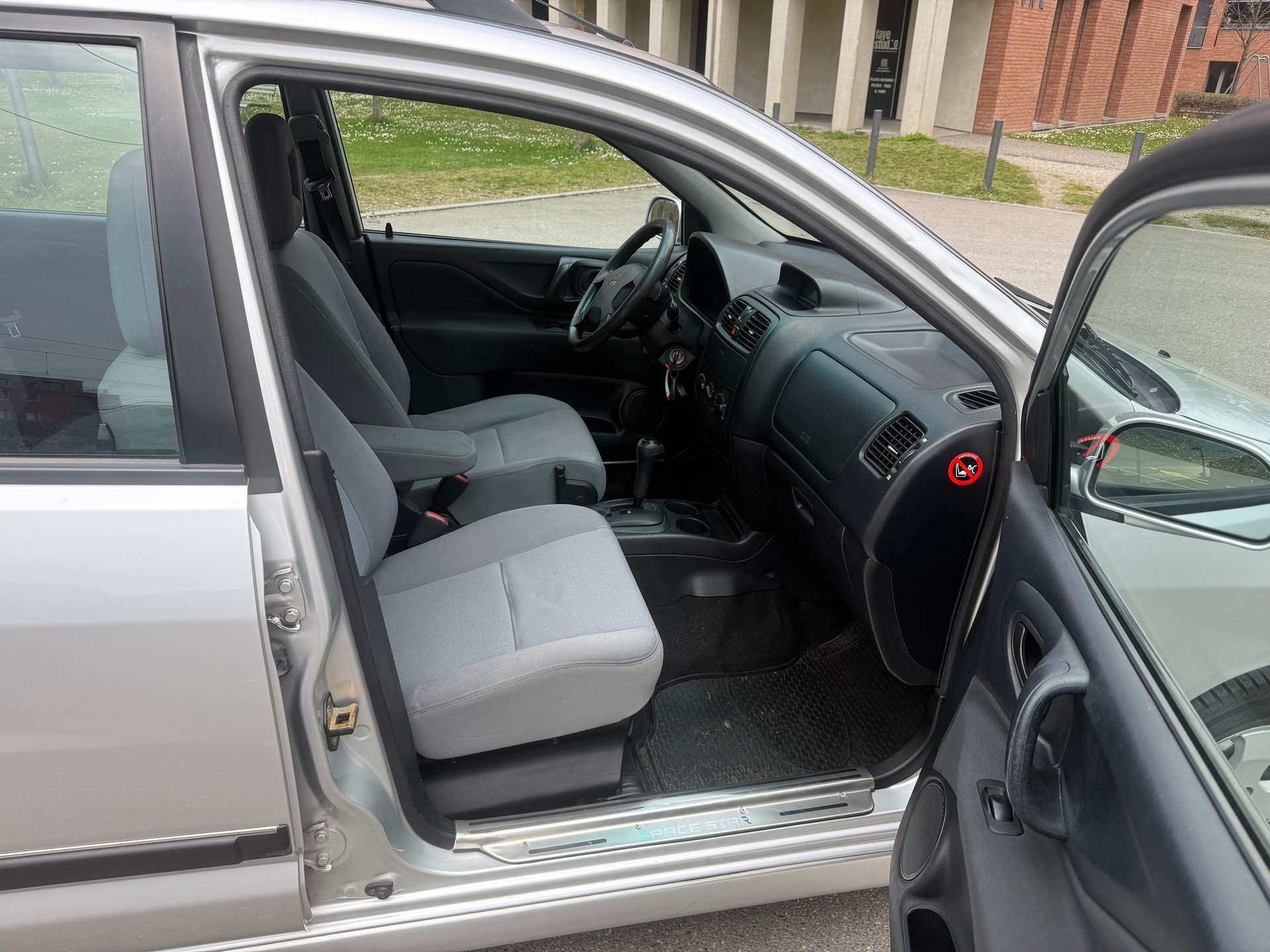 MITSUBISHI Space Star 1.8 16V Premium-image-15