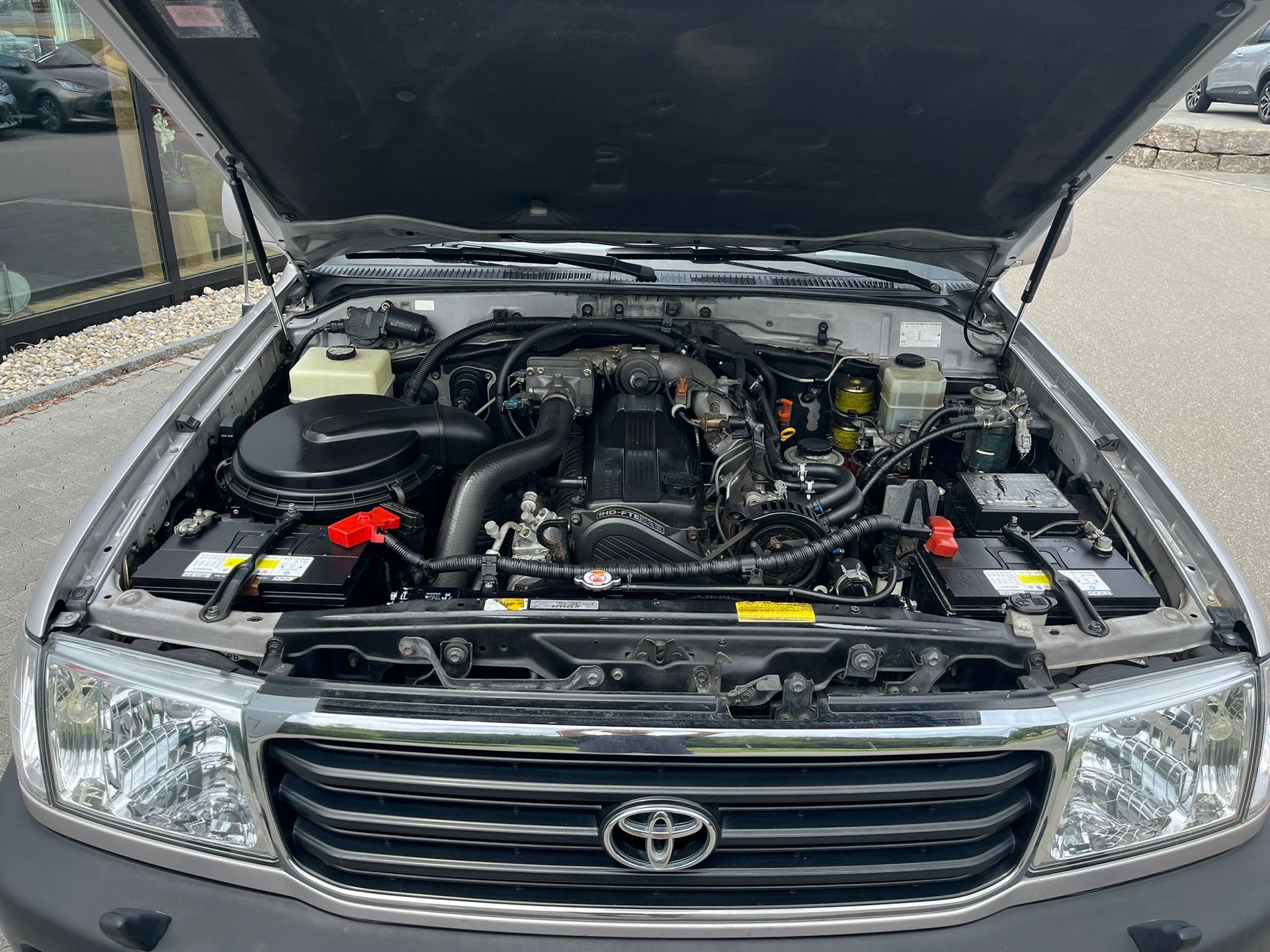 TOYOTA Land Cruiser 500 4.2 TD-image-9