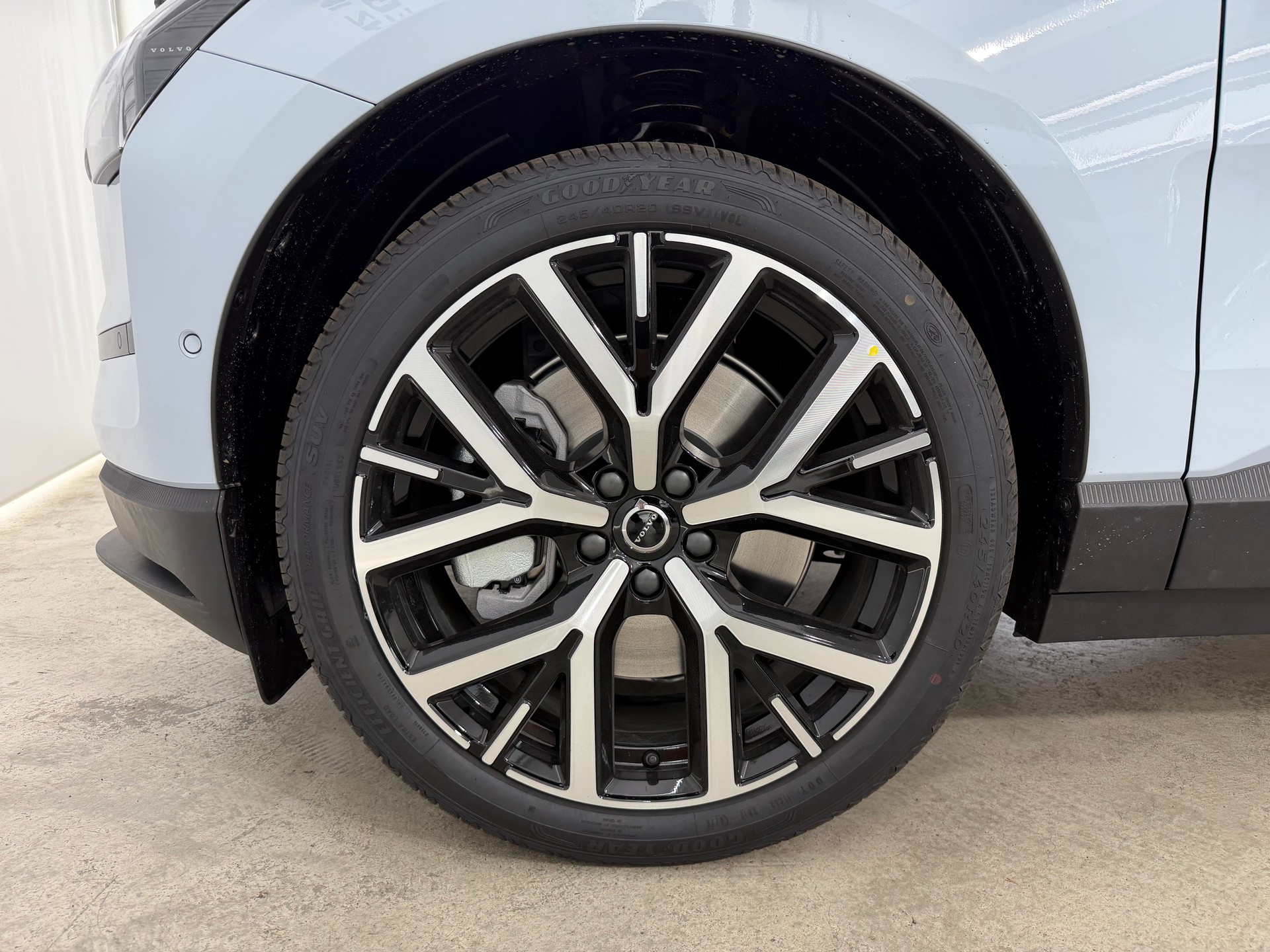 VOLVO EX 30 E60 Twin Ultra Performanc-image-7
