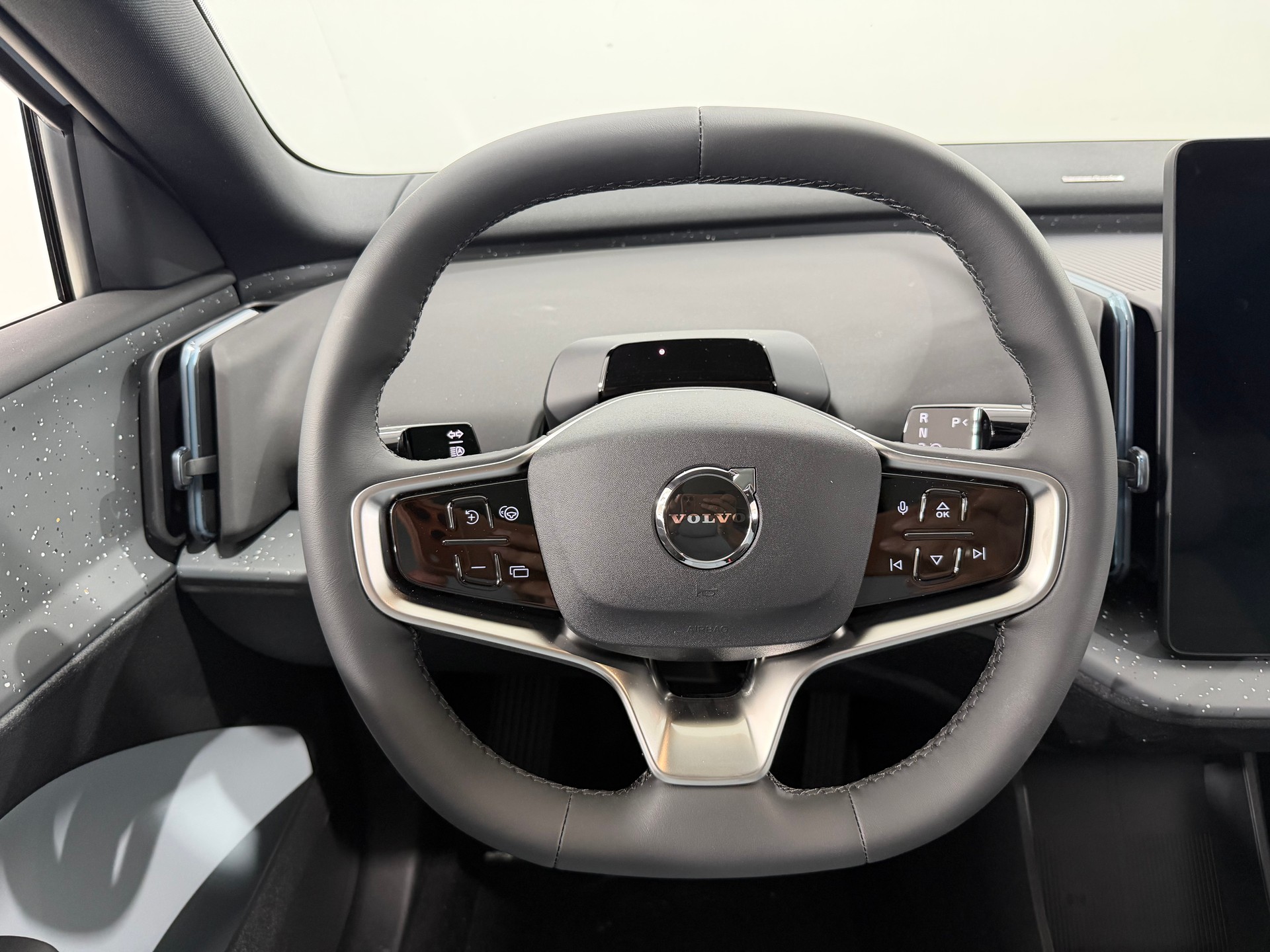 VOLVO EX 30 E60 Twin Ultra Performanc-image-12