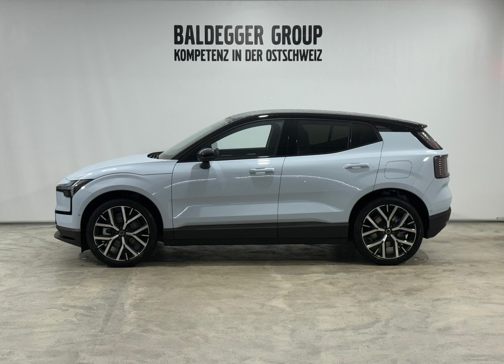 VOLVO EX 30 E60 Twin Ultra Performanc-image-1