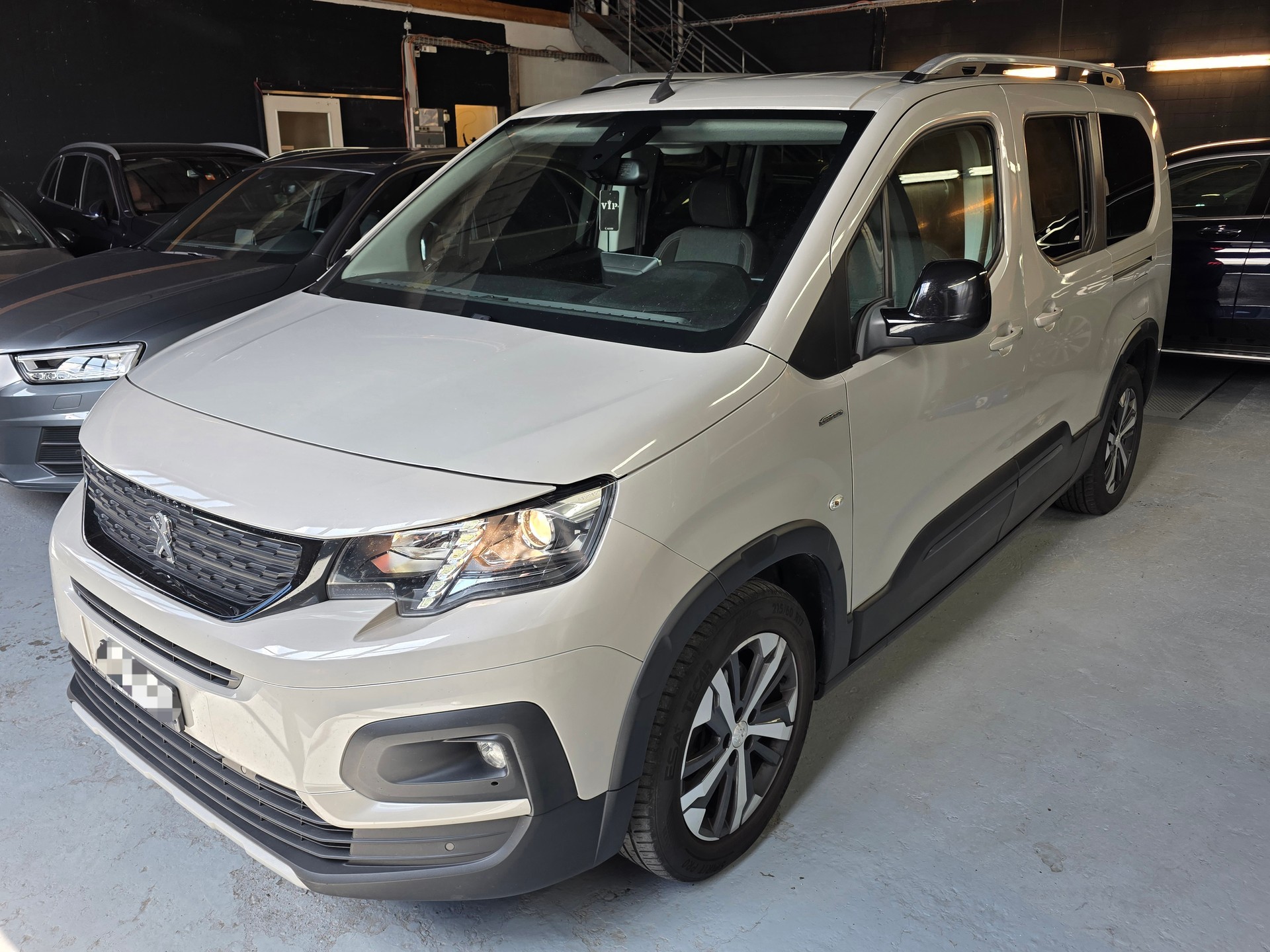 PEUGEOT 1.2 PureTech GT Line-image-0