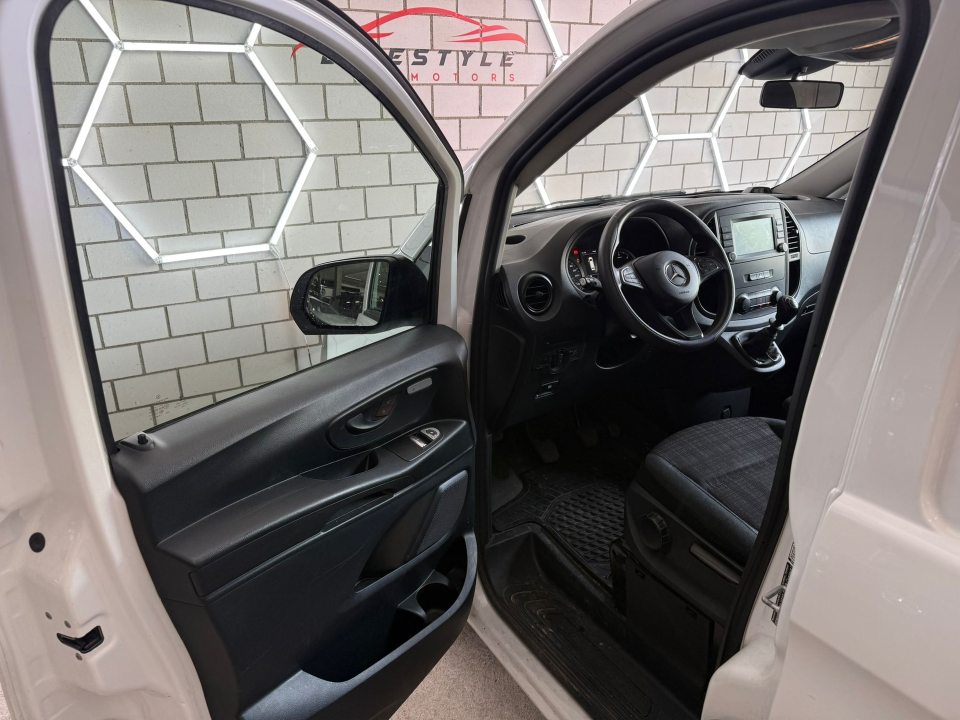 MERCEDES-BENZ Vito 110 CDI Lang FWD Base-image-5