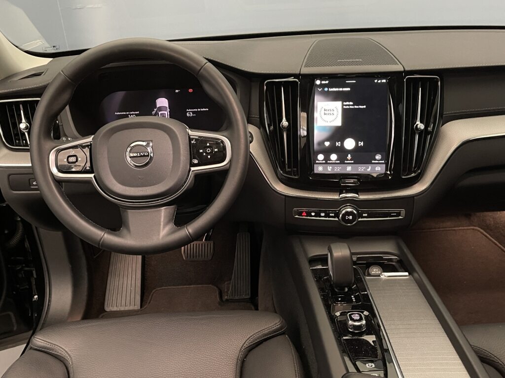VOLVO XC60 2.0 T6 TE Ultimate Dark eAWD-image-8