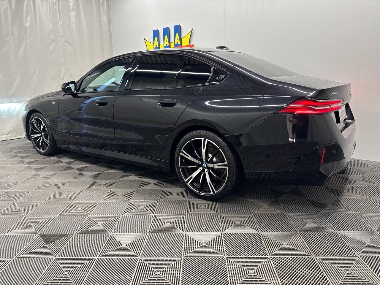 BMW 520d xDrive 48V M Sport Steptronic-image-1