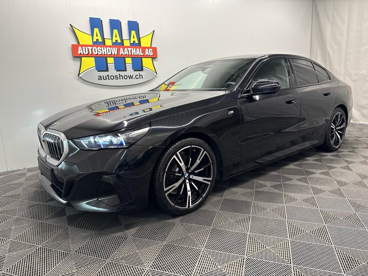 BMW 520d xDrive 48V M Sport Steptronic-image-0
