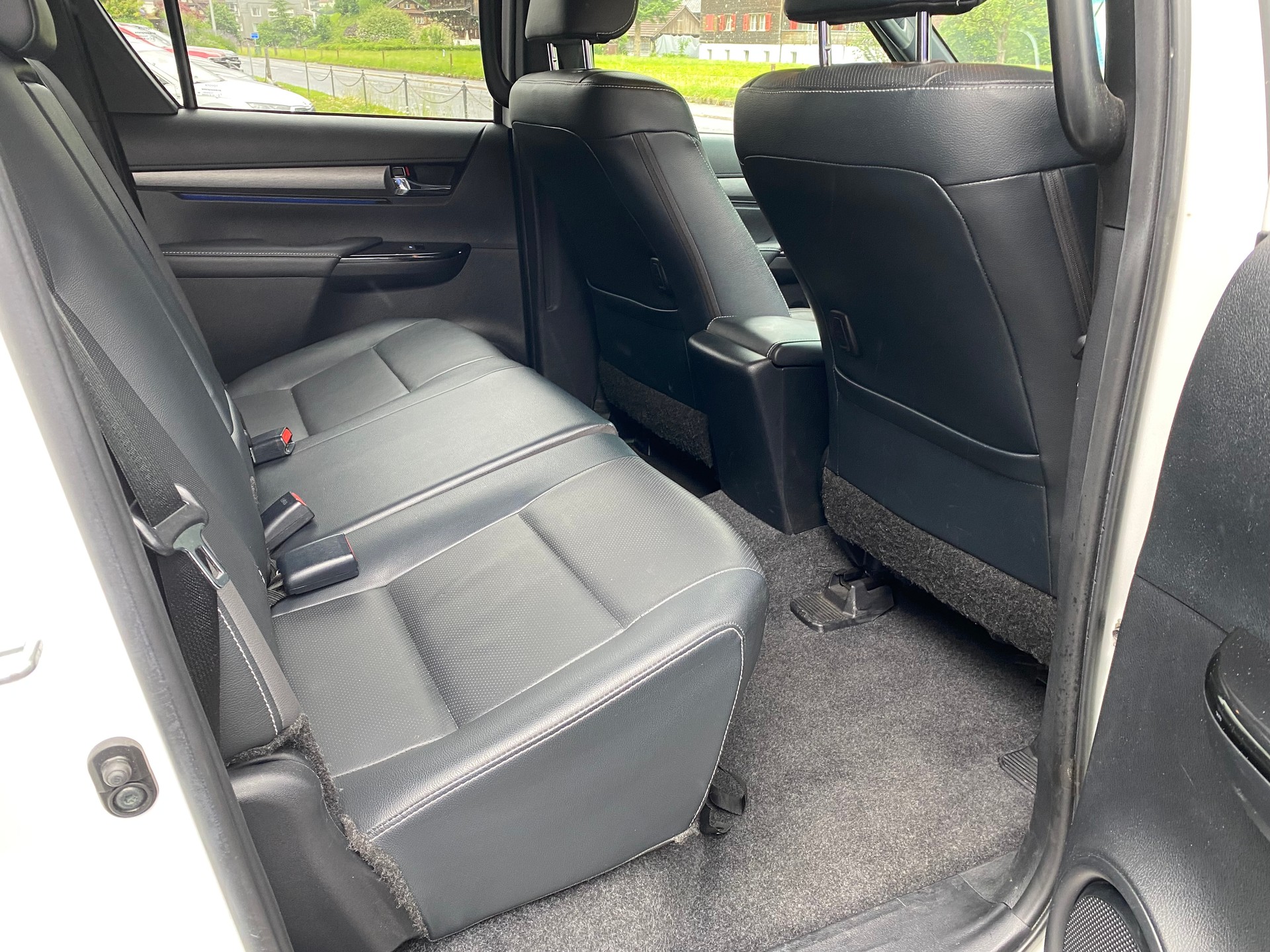 TOYOTA Hilux 2.8D-4D Invincible Double Cab 4x4 A-image-7